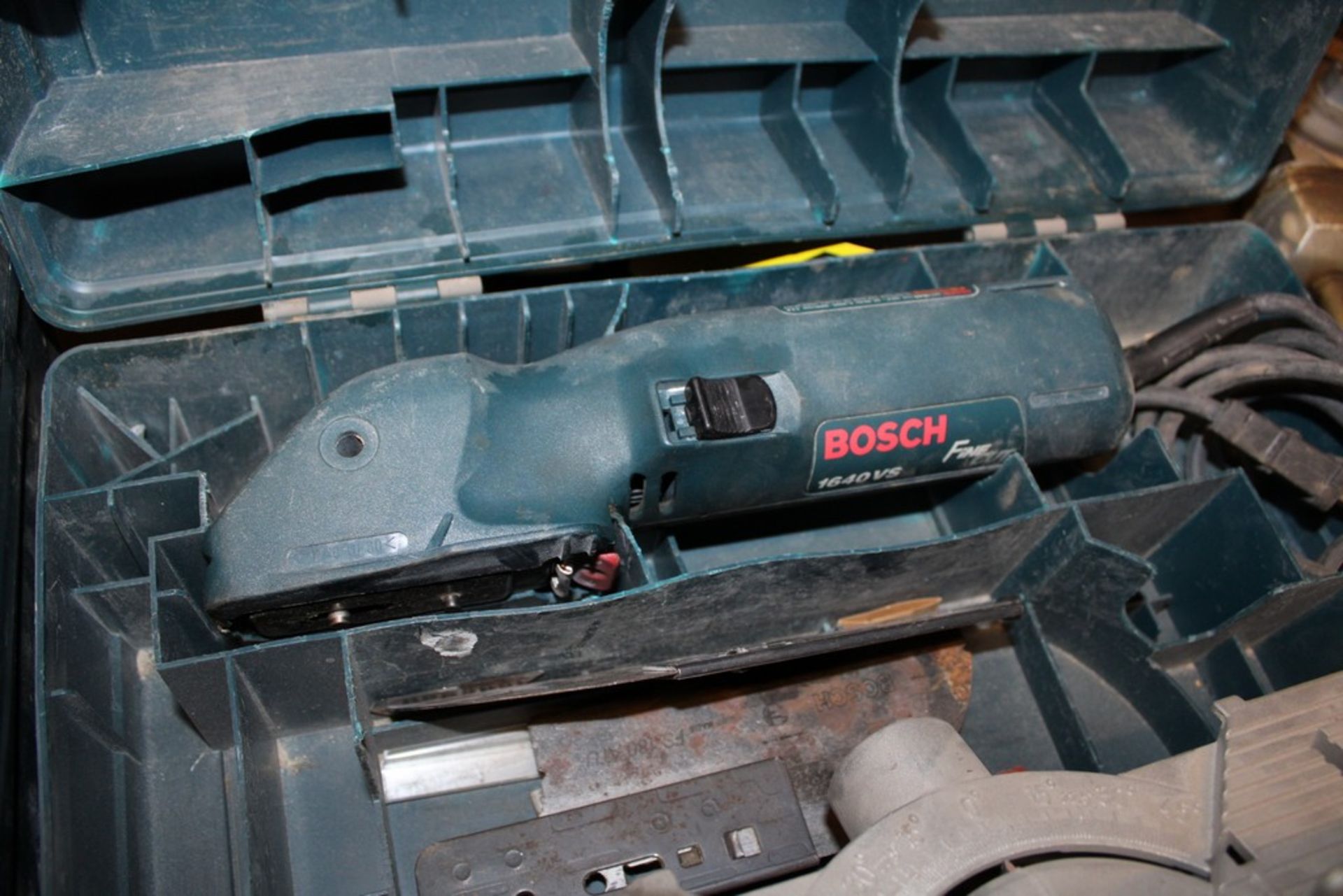 BOSCH 1640VS FINE CUT FINISHING SAW WITH CASE - Image 2 of 2