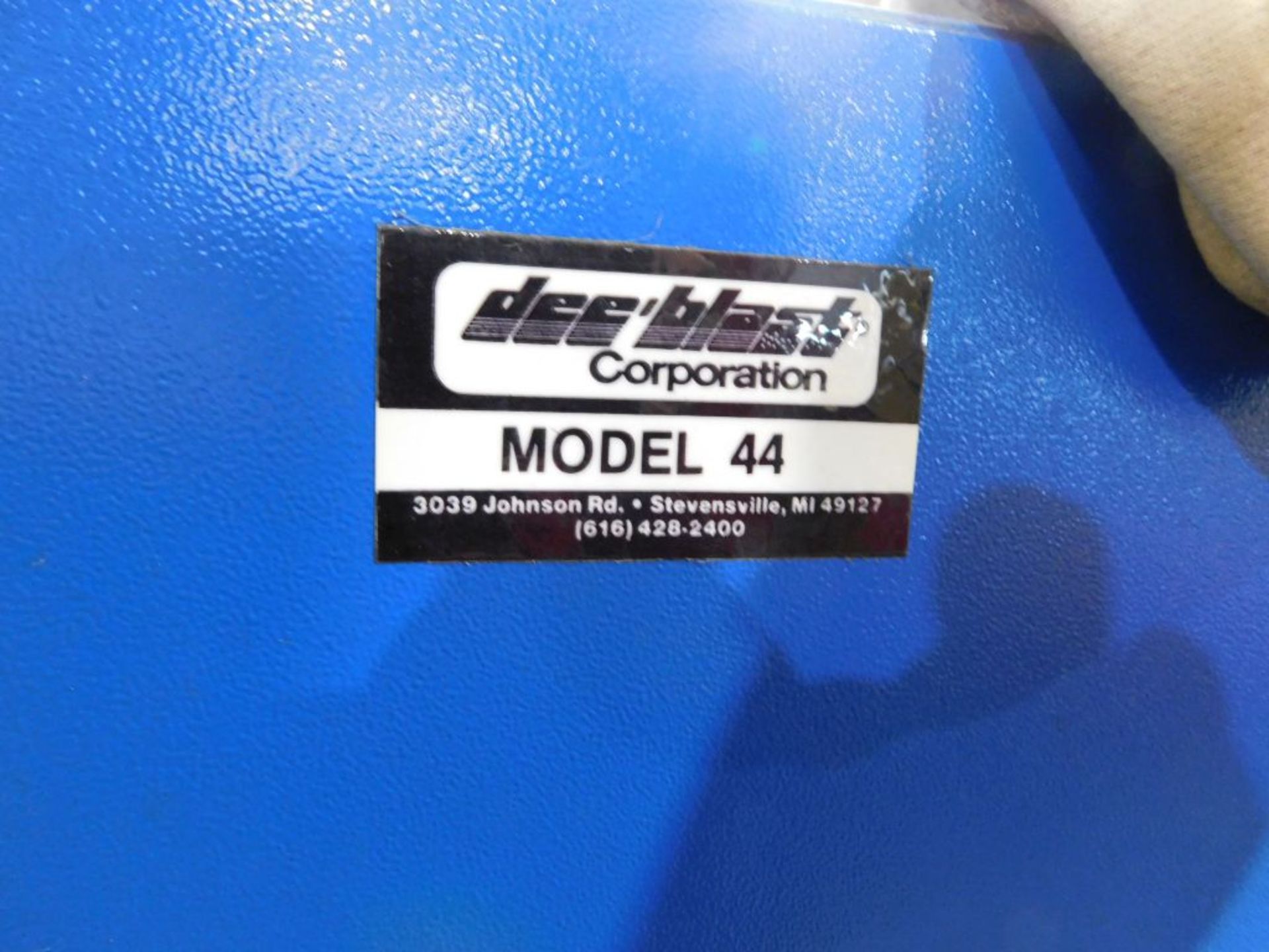 Dee blast cabinet model 44. - Image 3 of 4