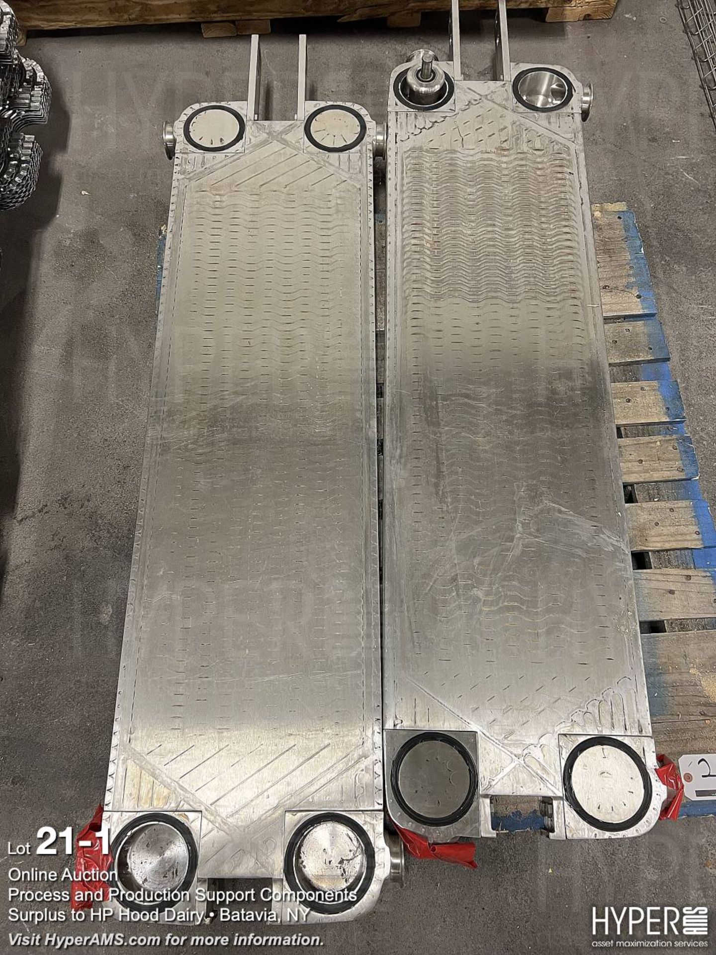 Heat exchanger end plates