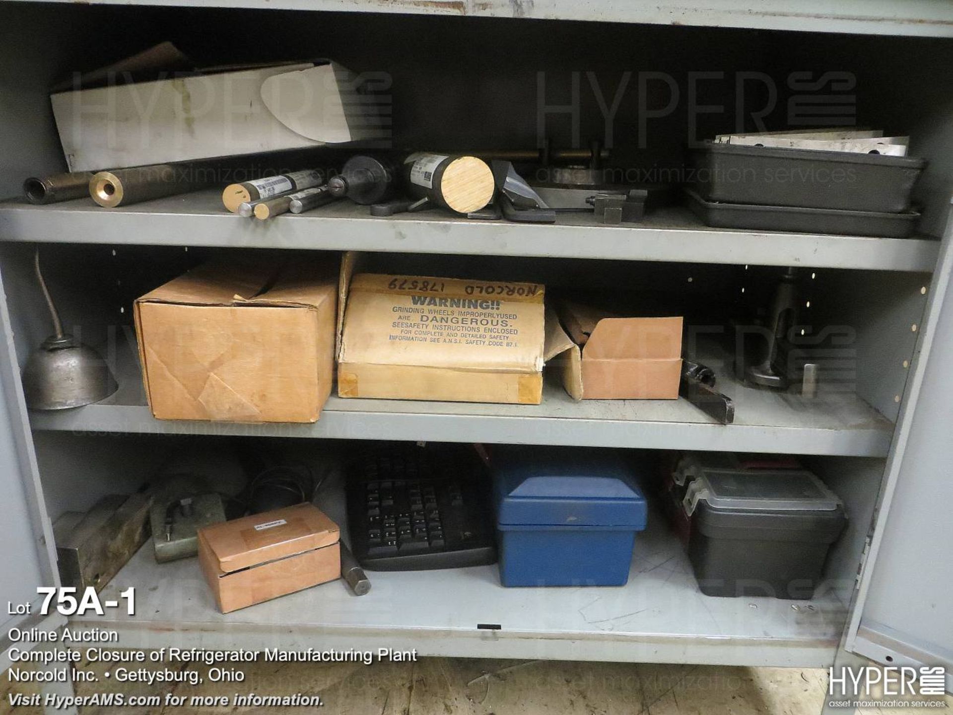Lyon short 2-door cabinet w/ lathe tooling - Image 2 of 6
