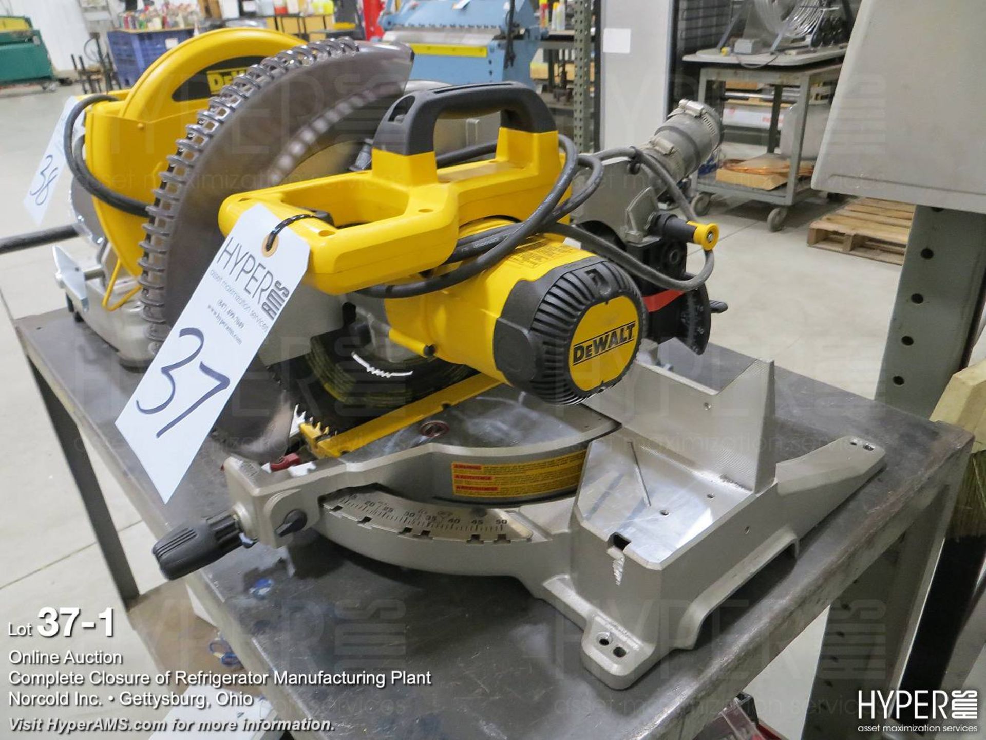 DeWalt DWS715 12" compound miter saw - Image 2 of 5