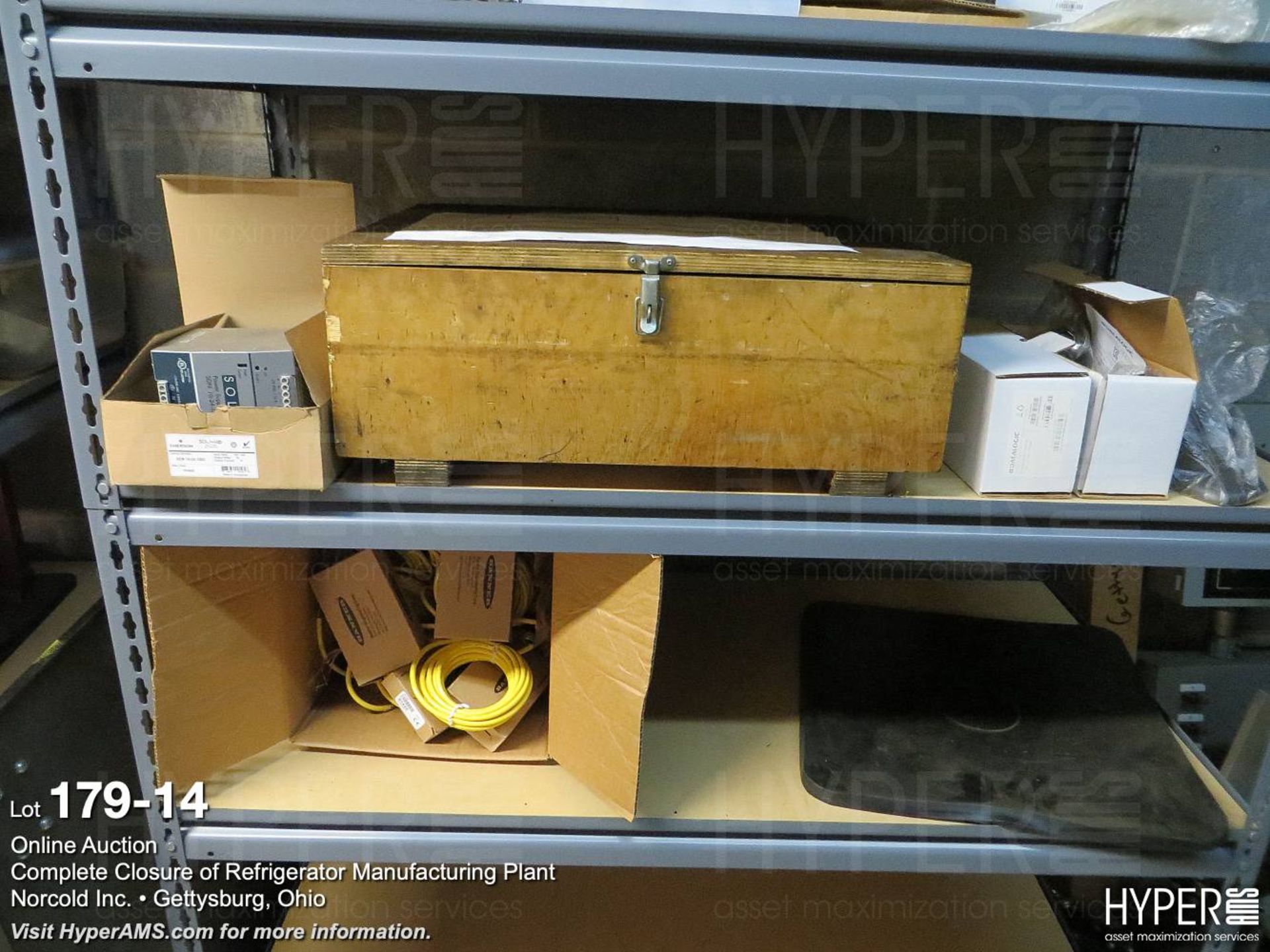 (lot) various MRO parts and supplies in room - Image 15 of 18