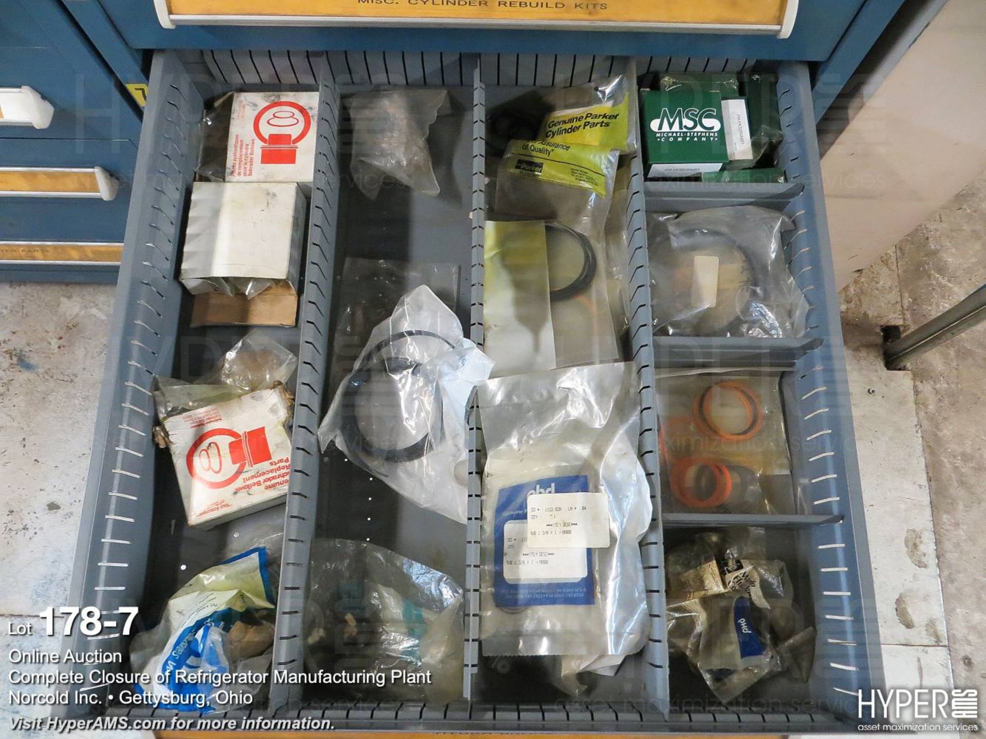 Vidmar cabinet 9-drawer and contents - Image 8 of 10