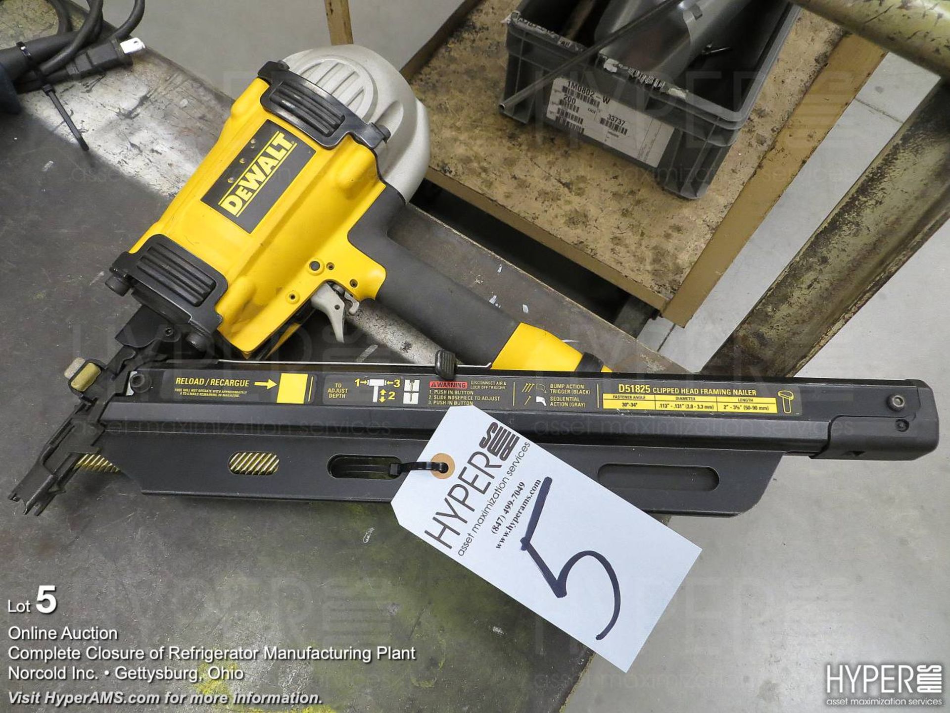 DeWalt pneumatic clipped head framing nailer