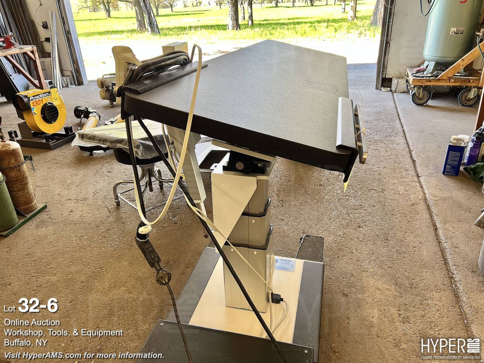 Morgan Medesign pneumatic med procedure table - Image 6 of 10