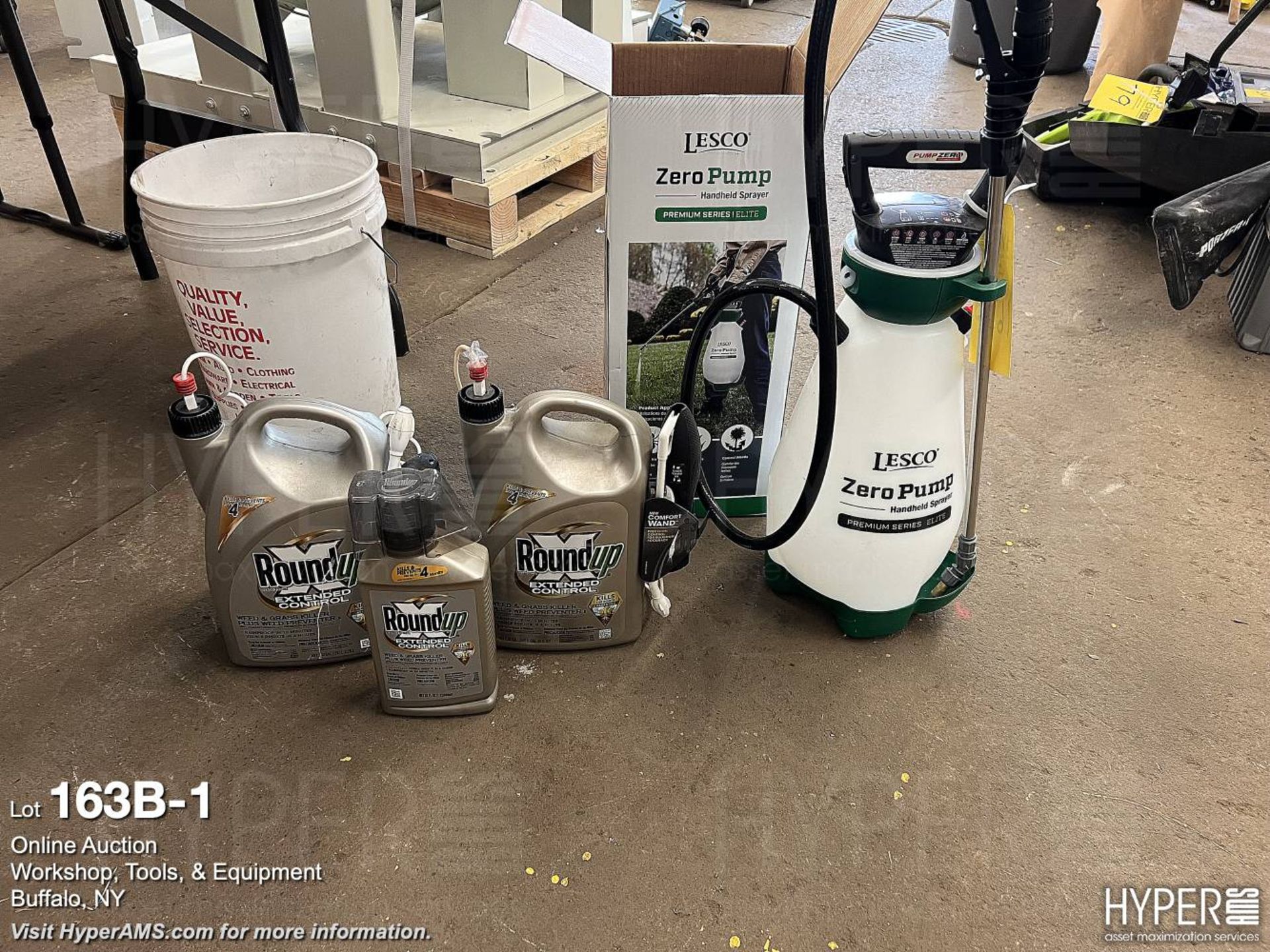 Lot of pump sprayers