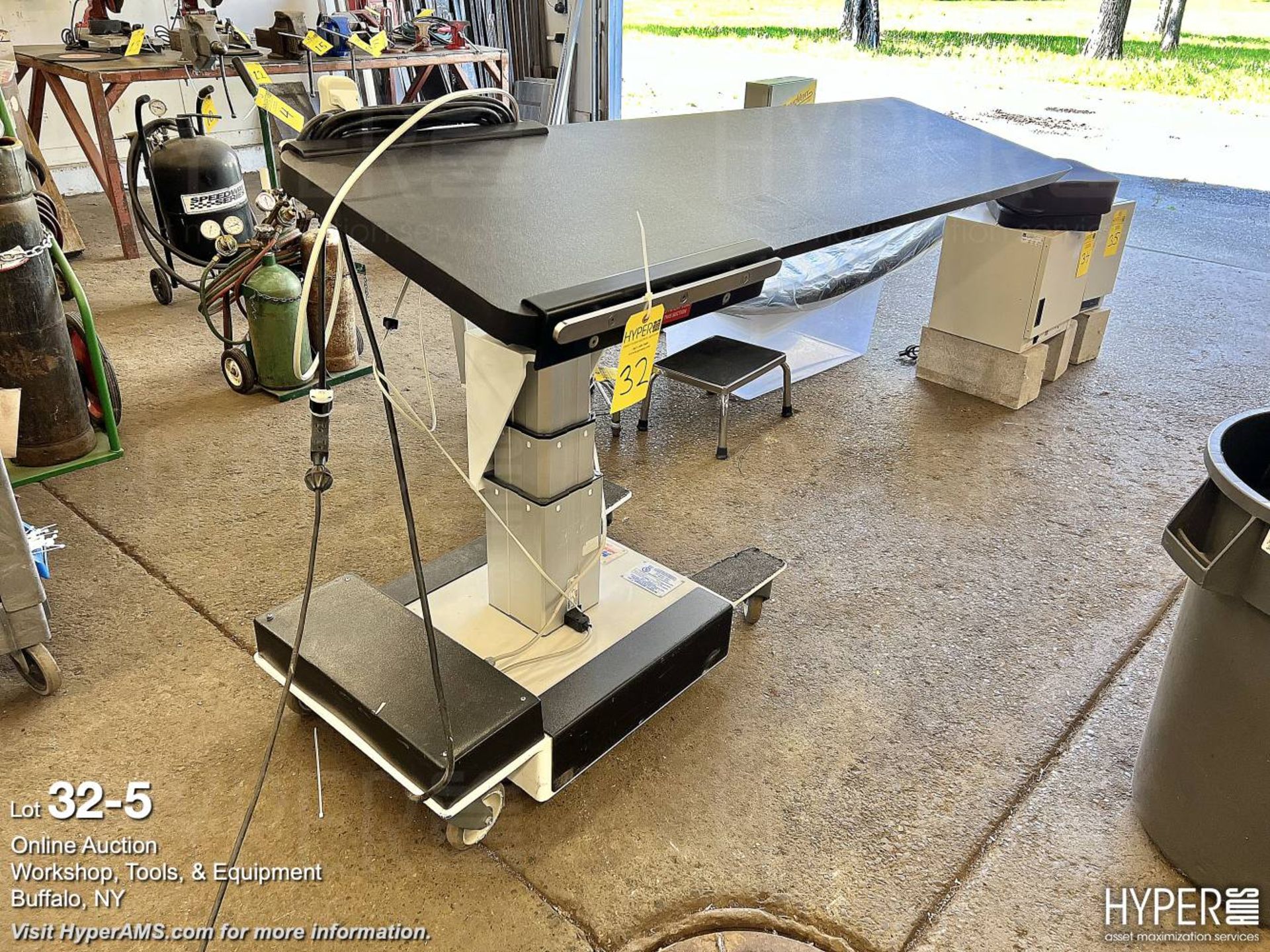 Morgan Medesign pneumatic med procedure table - Image 5 of 10