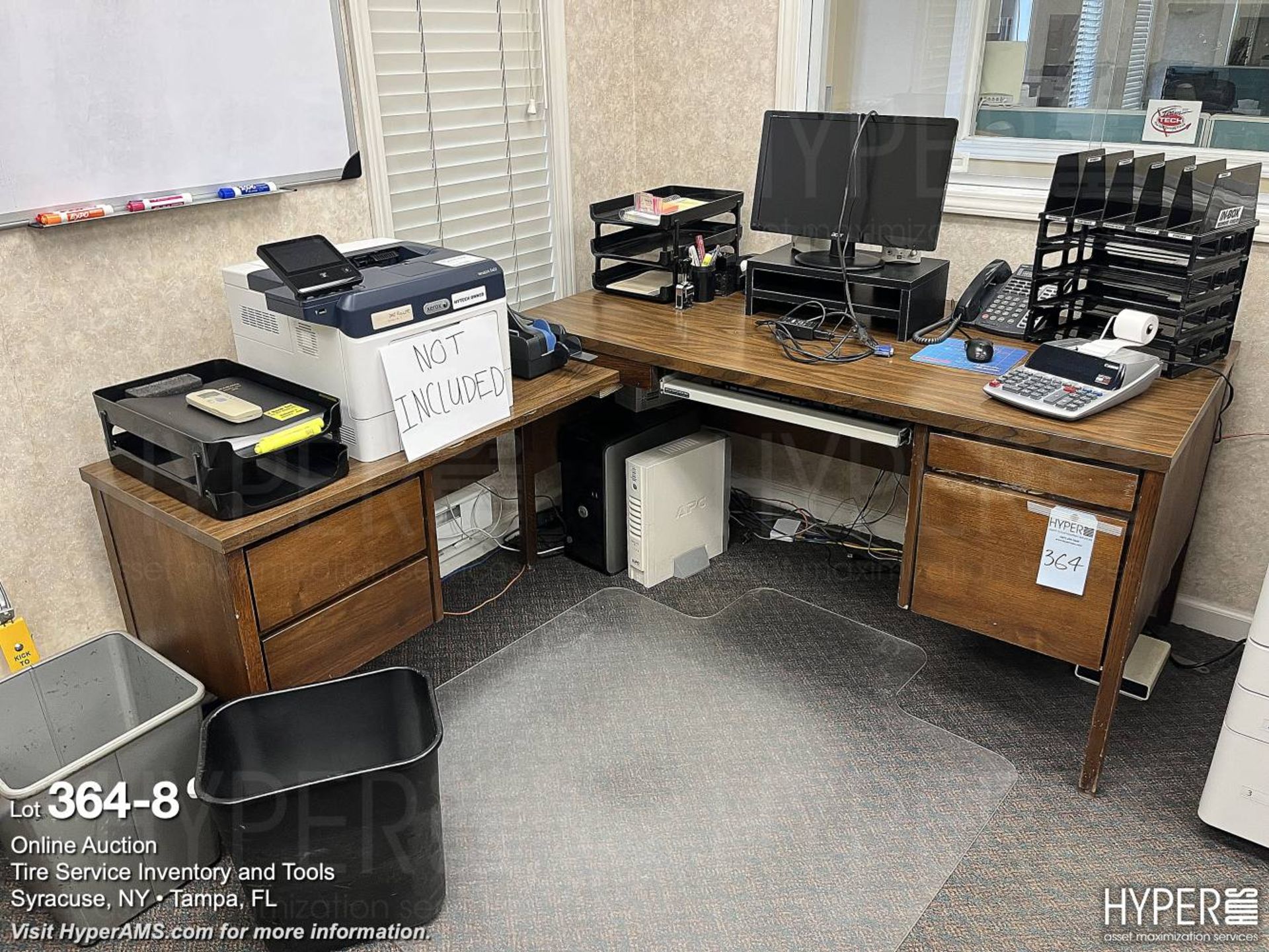 Office desk with contents - Image 8 of 10