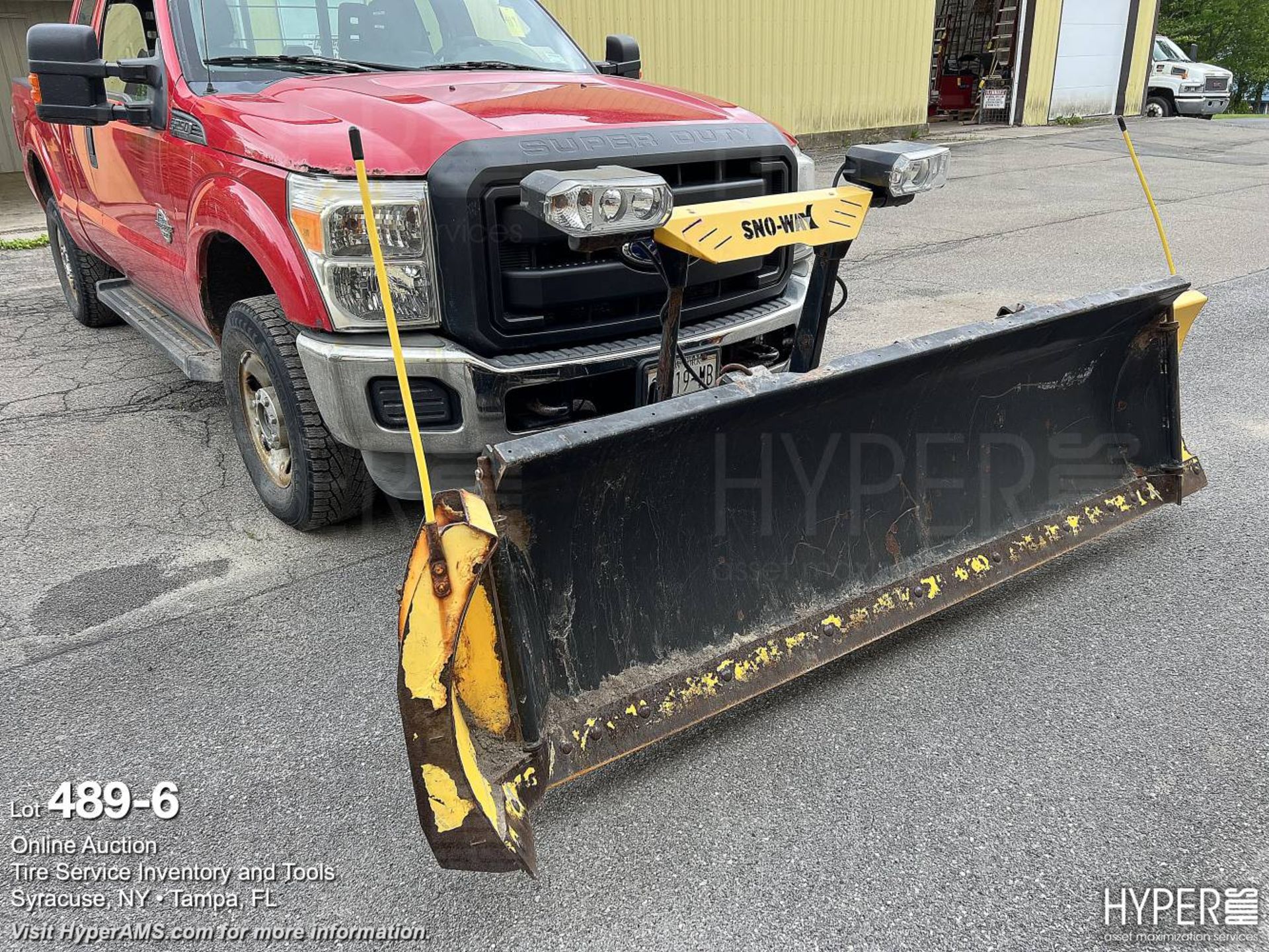 Truck with plow - Image 6 of 12