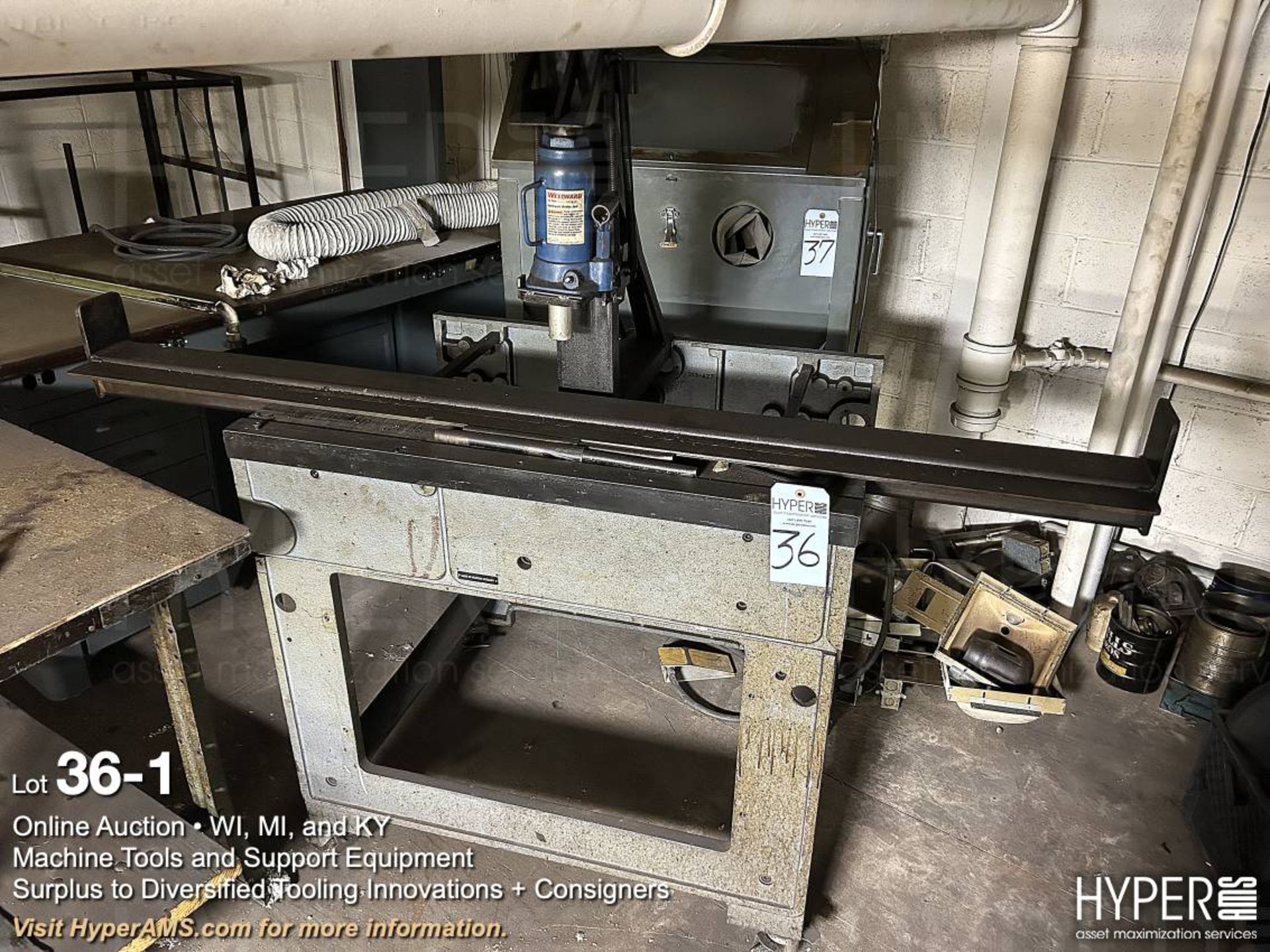 Hydraulic press table