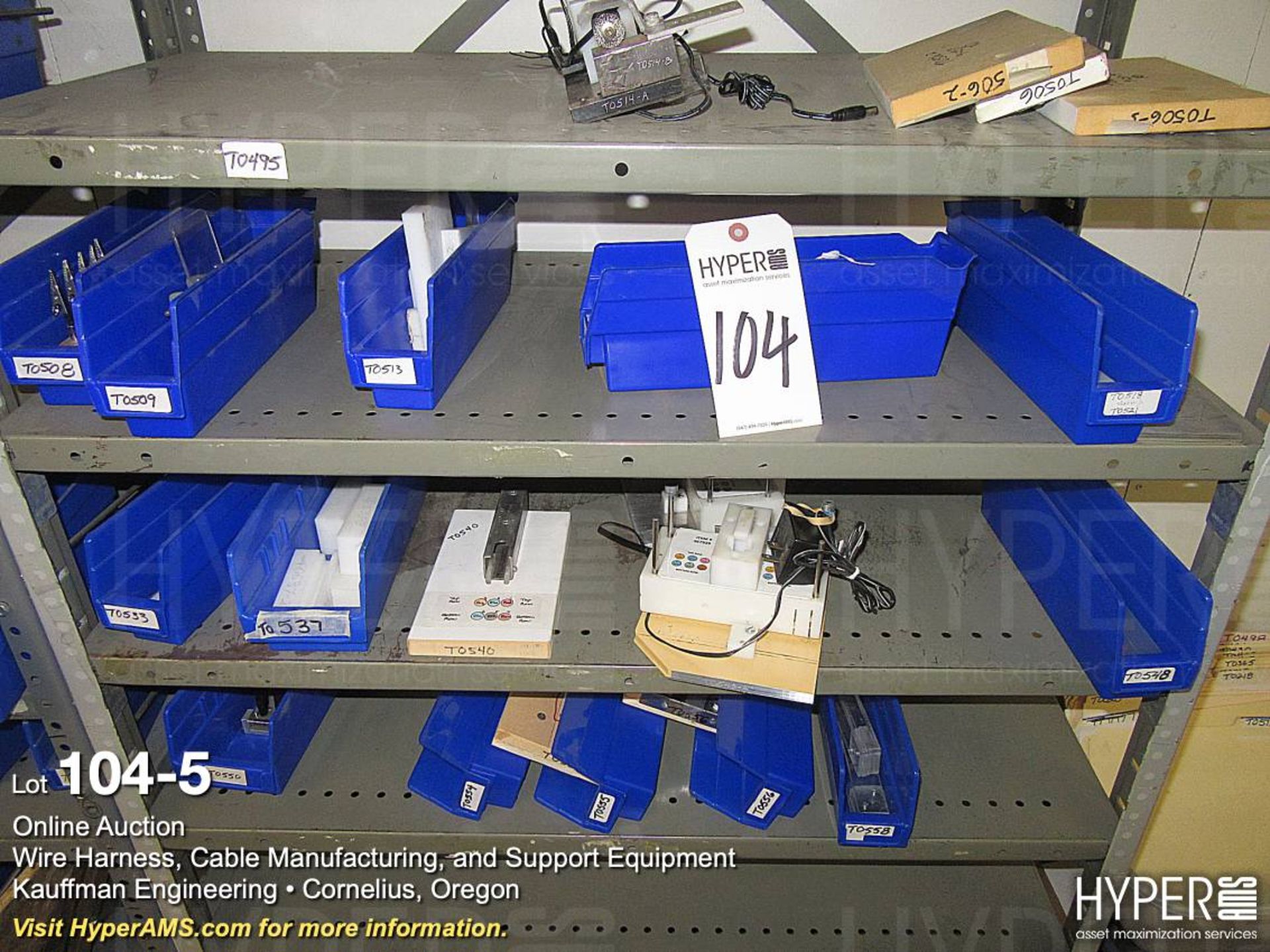 Test fixtures and metal storage shelf units - Bild 5 aus 7