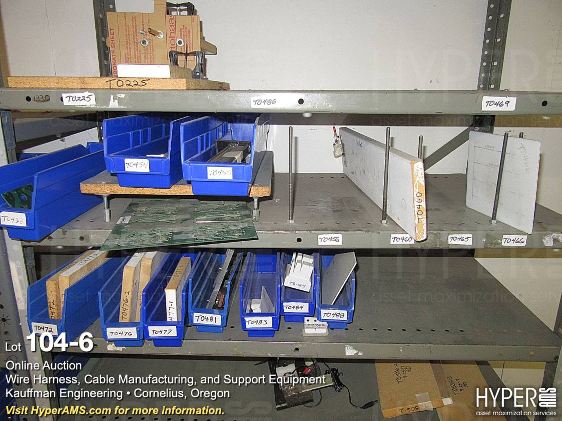 Test fixtures and metal storage shelf units - Bild 6 aus 7