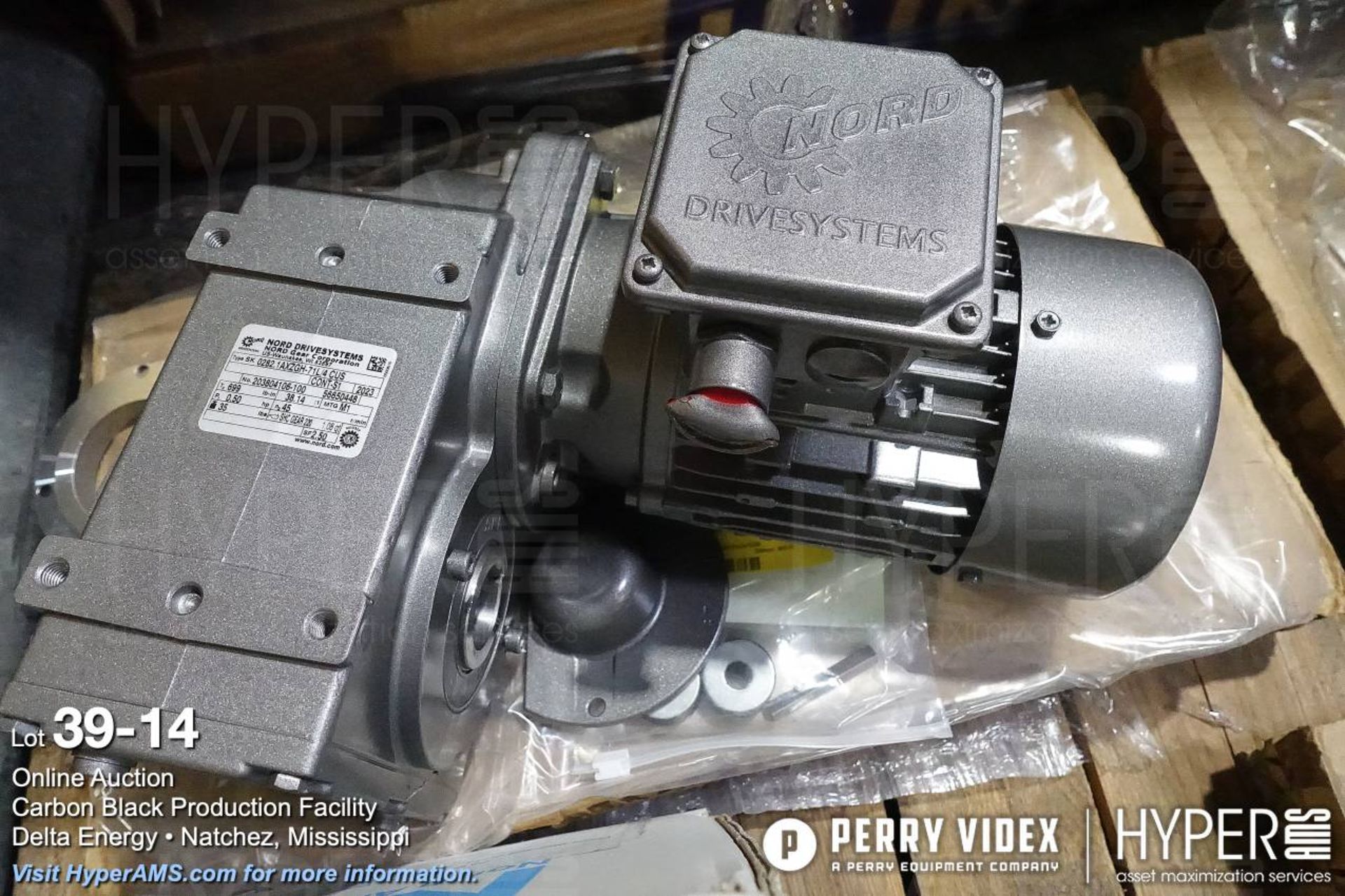 (Lot) Pallet of motors and drives - NEW - Image 14 of 14