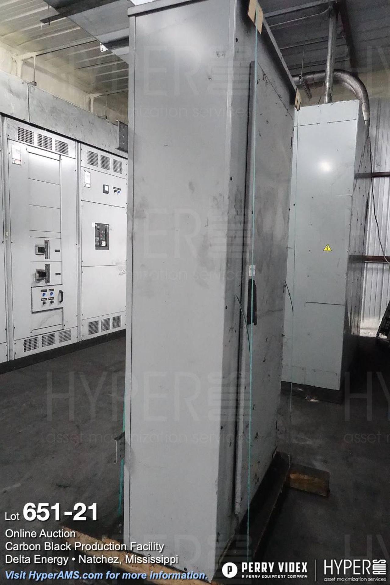Large lot of MCC centers, electrical controls, breakers and building power components - Image 21 of 75