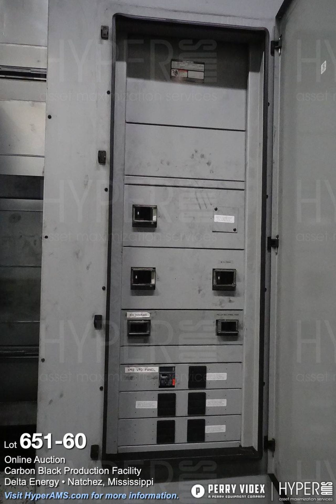 Large lot of MCC centers, electrical controls, breakers and building power components - Image 60 of 75