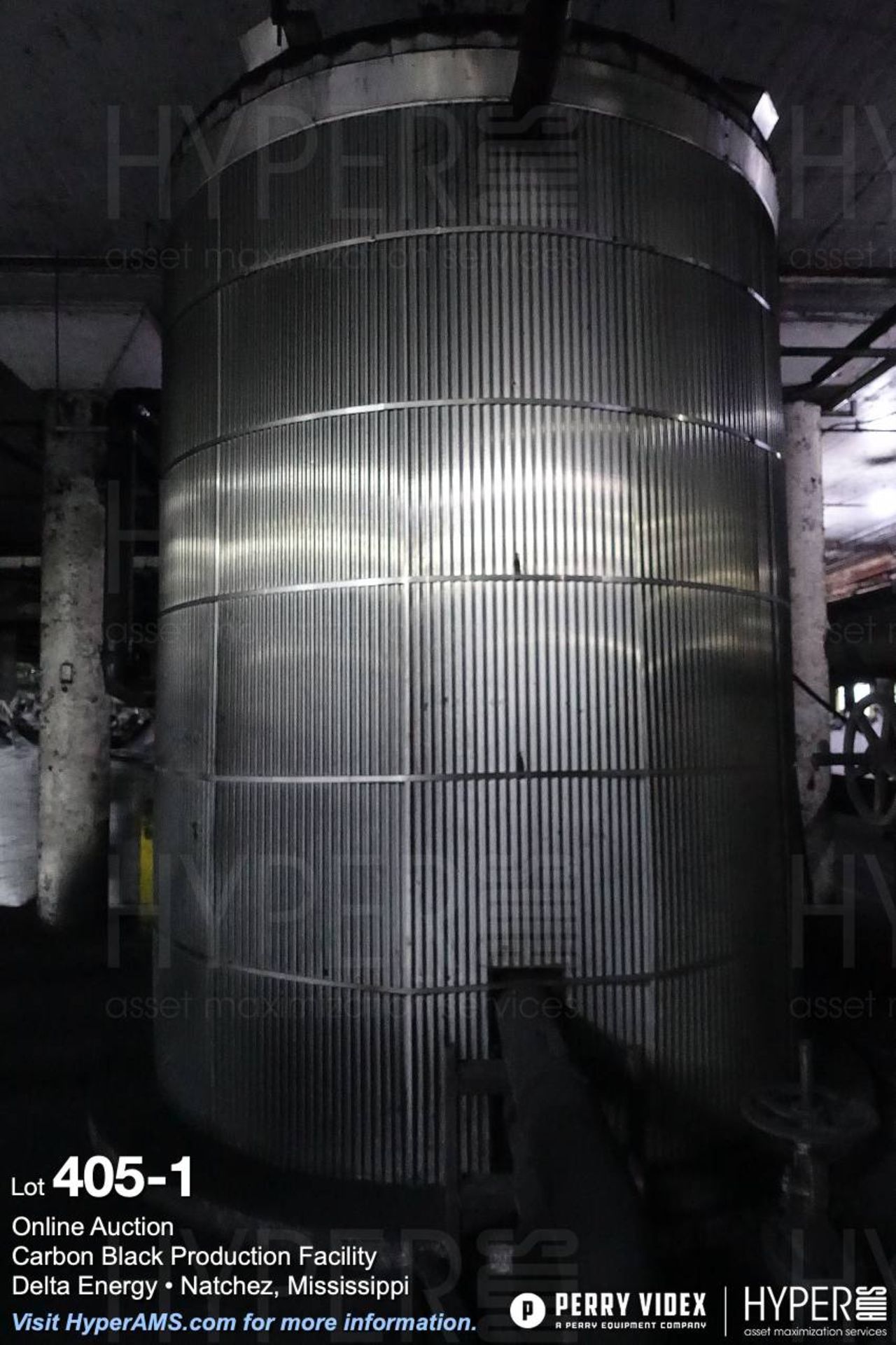 Polyethylene insulated 6000 gallon storage tank