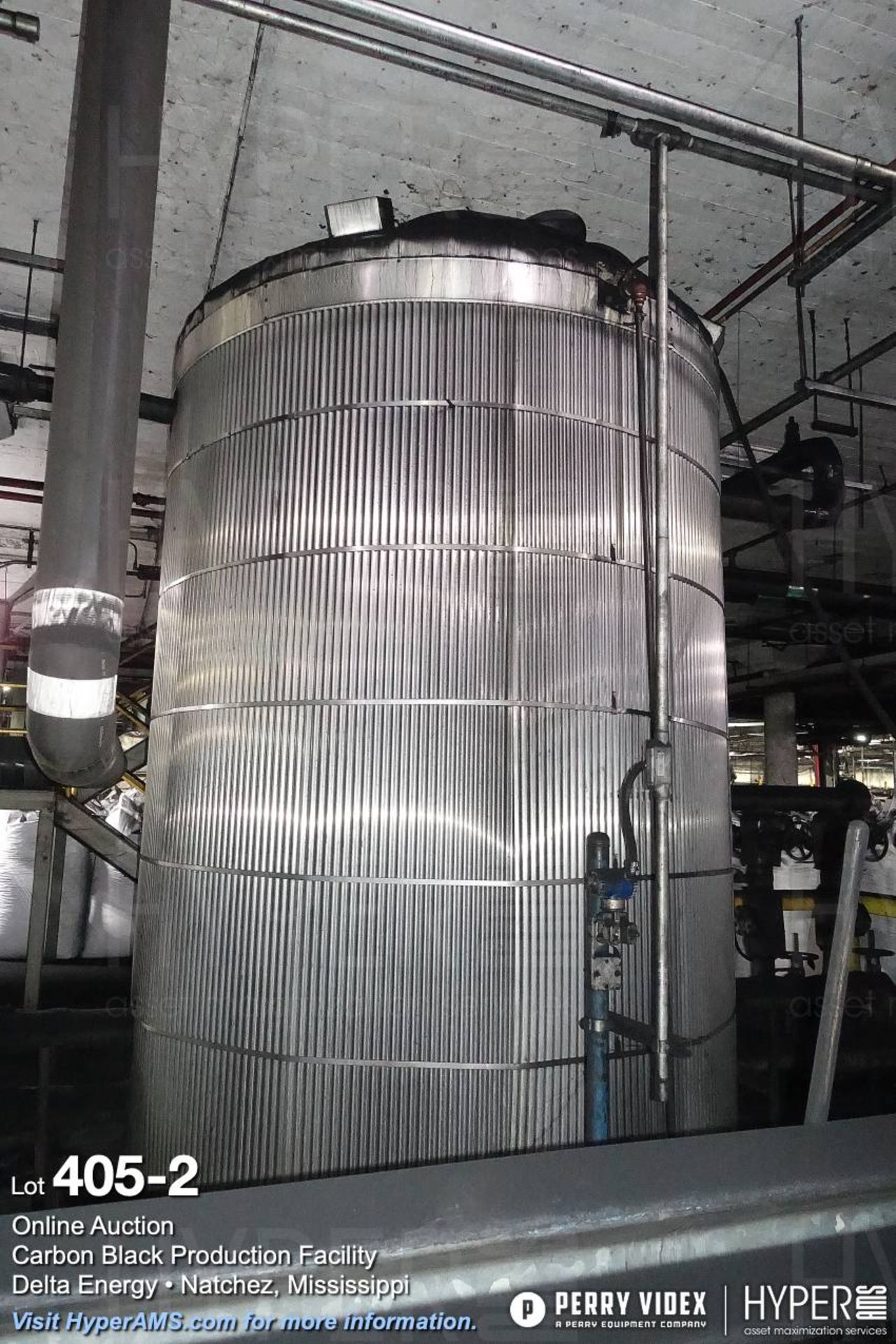 Polyethylene insulated 6000 gallon storage tank - Image 2 of 4
