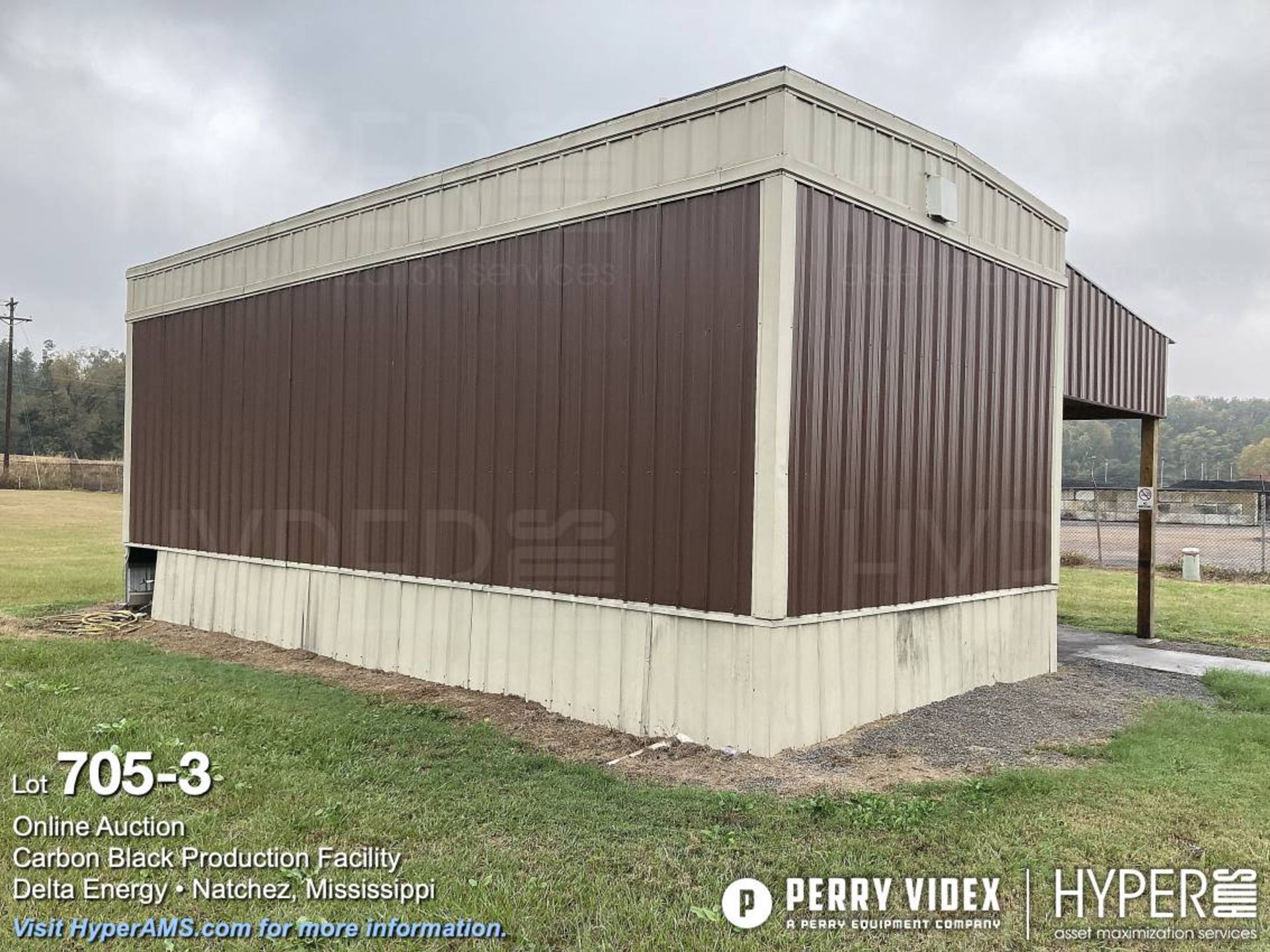 Portable Building with showers / locker room - Image 3 of 15