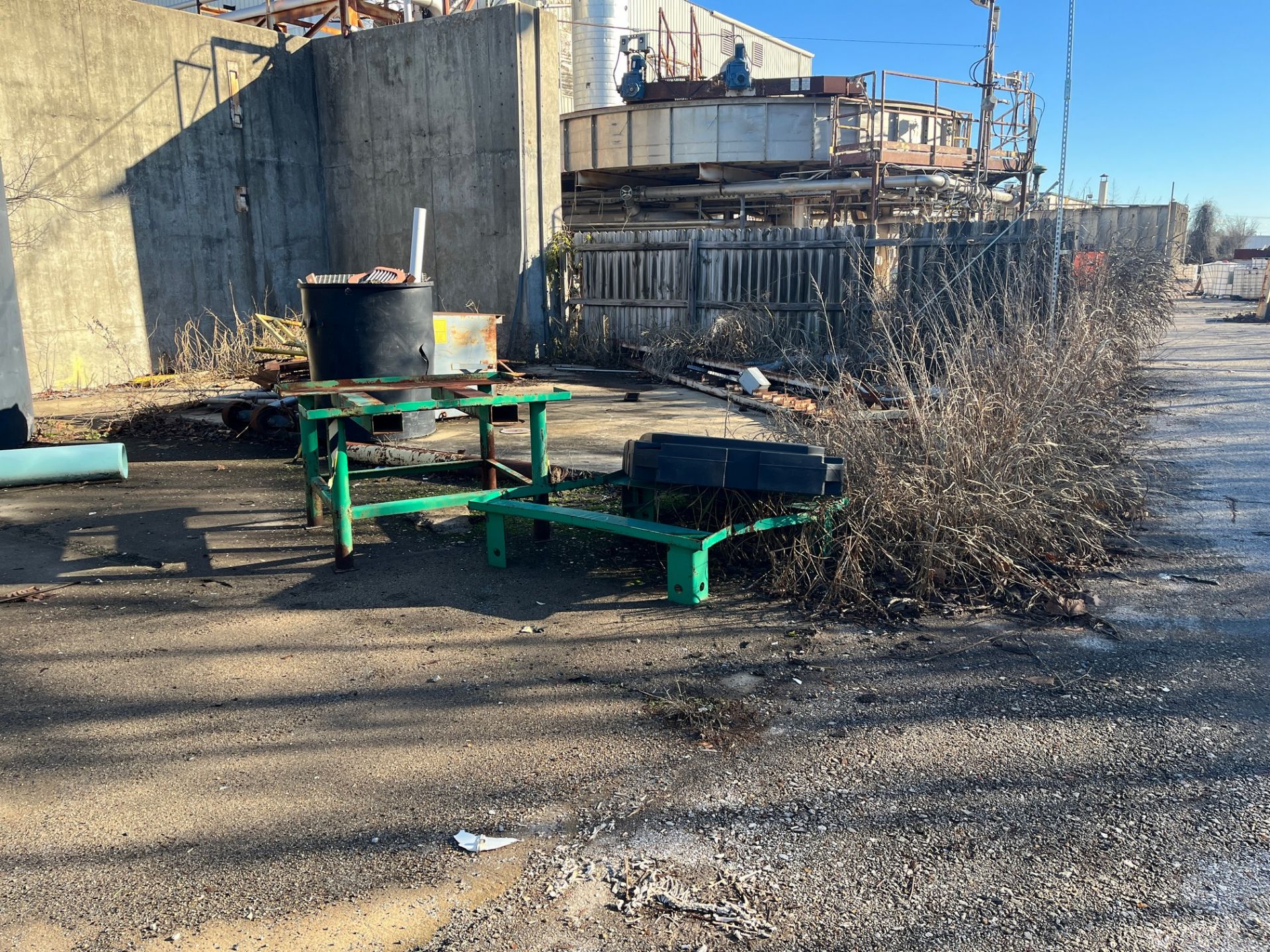 LOT FROM METAL RACK W/ PIPE, ROLLER ASSEMBLIES, I-BEAM PLATFORM, FENCES TO WOOD FENCE (SOUTH YARD) - Image 5 of 5