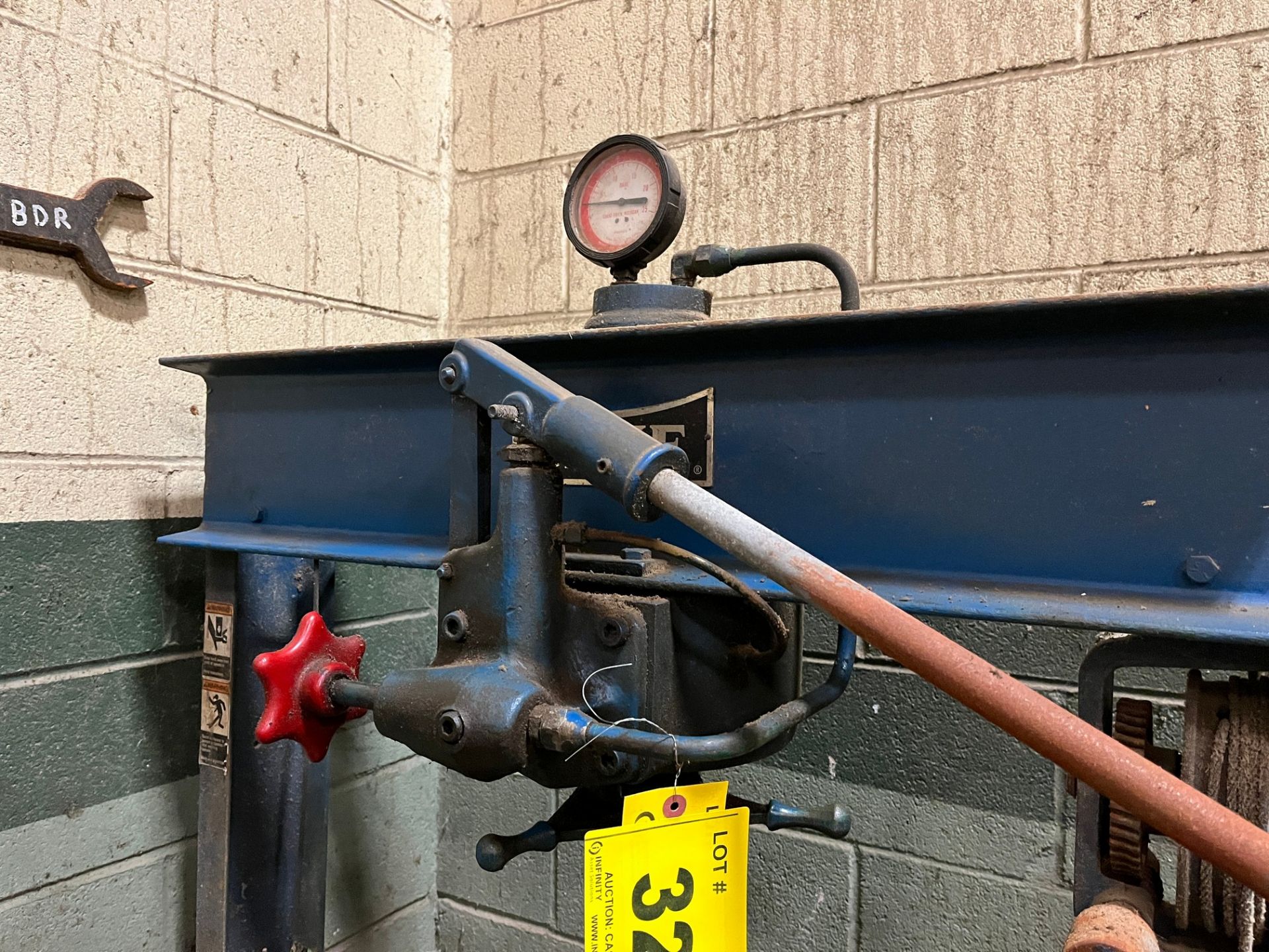 DAKE 50-TON CAP. HYDRAULIC SHOP PRESS (MAINTENANCE SHOP) - Image 3 of 4