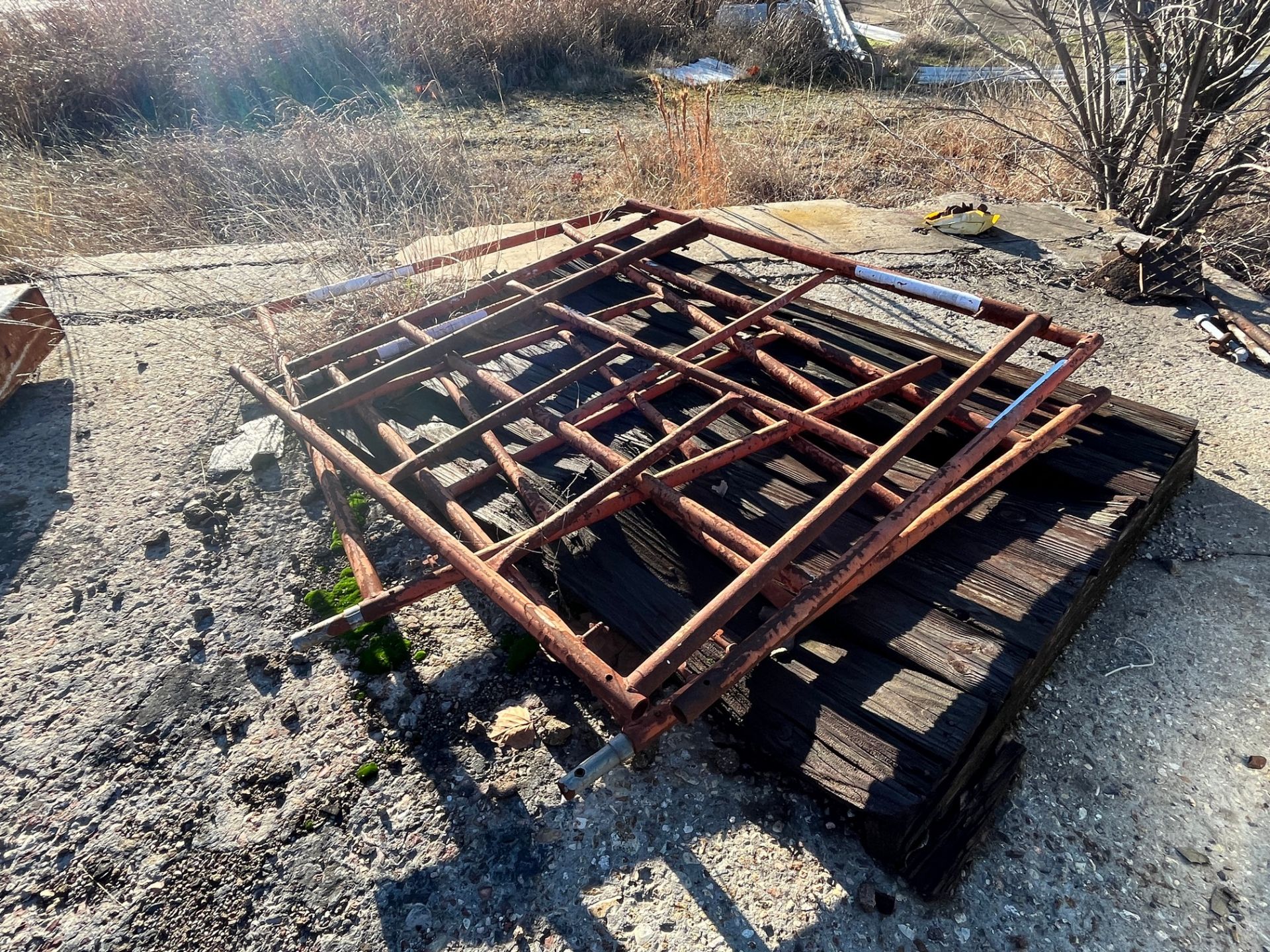 LOT ALL REMAINING METAL ON CEMENT PLATFORM INCLUDING RACKING, SCAFFOLDING, FRAMES, ENCLOSURES, - Image 3 of 29