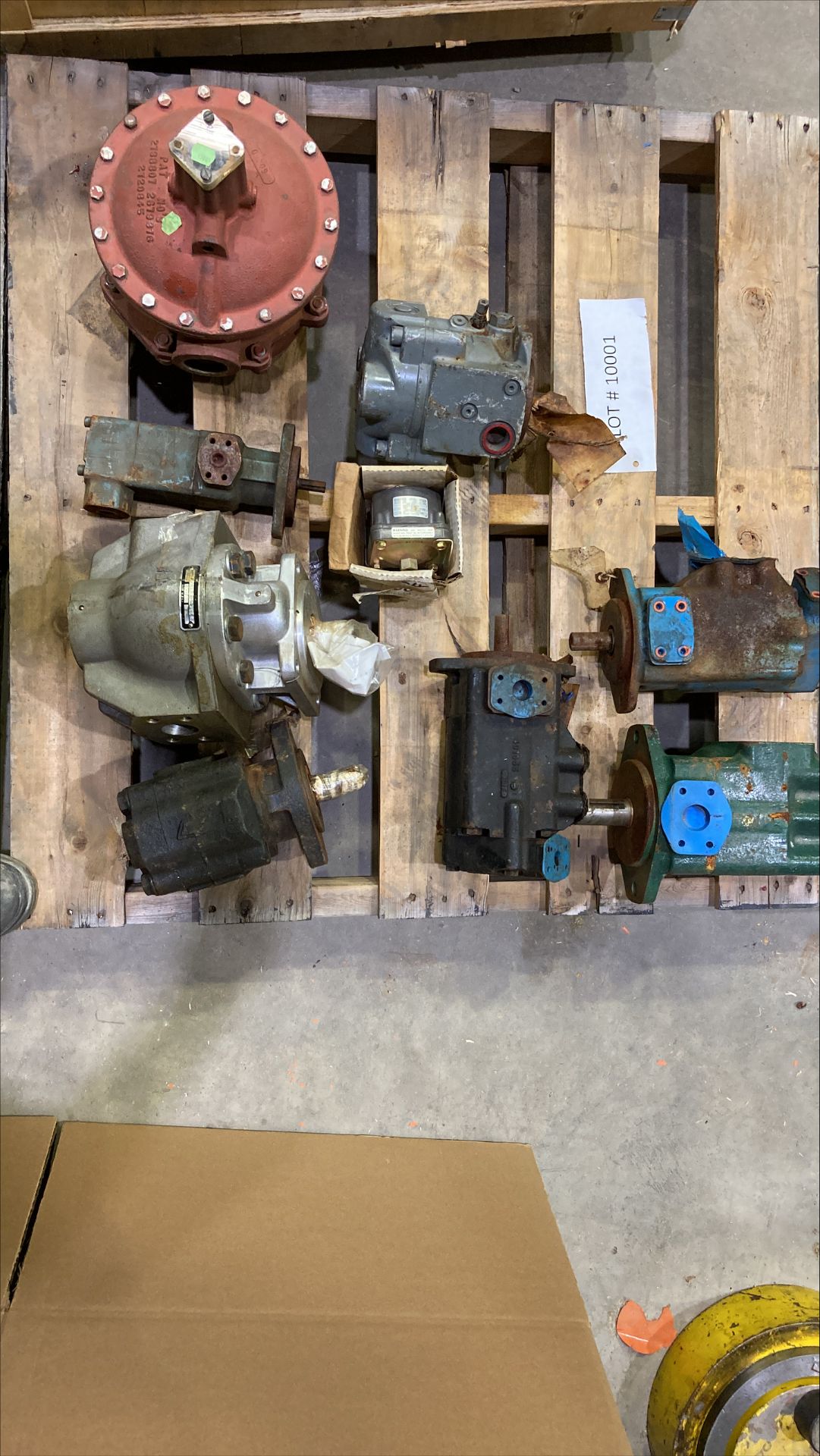 LOT OF ASST. HYDRAULIC MOTORS, ETC. (RE LOT 10001) (LOCATED IN KINGSEY FALLS, QC) - Image 3 of 3