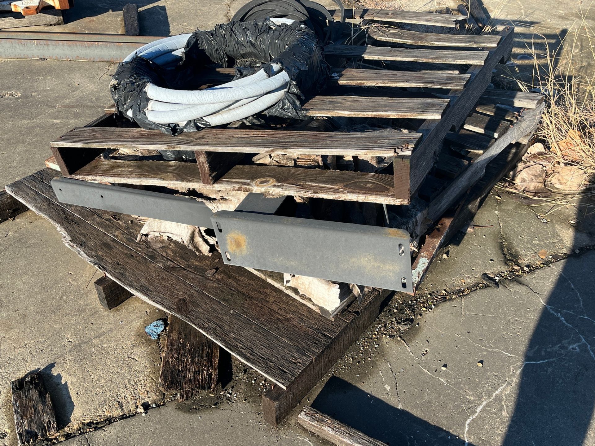 LOT ALL REMAINING METAL ON CEMENT PLATFORM INCLUDING RACKING, SCAFFOLDING, FRAMES, ENCLOSURES, - Image 27 of 29
