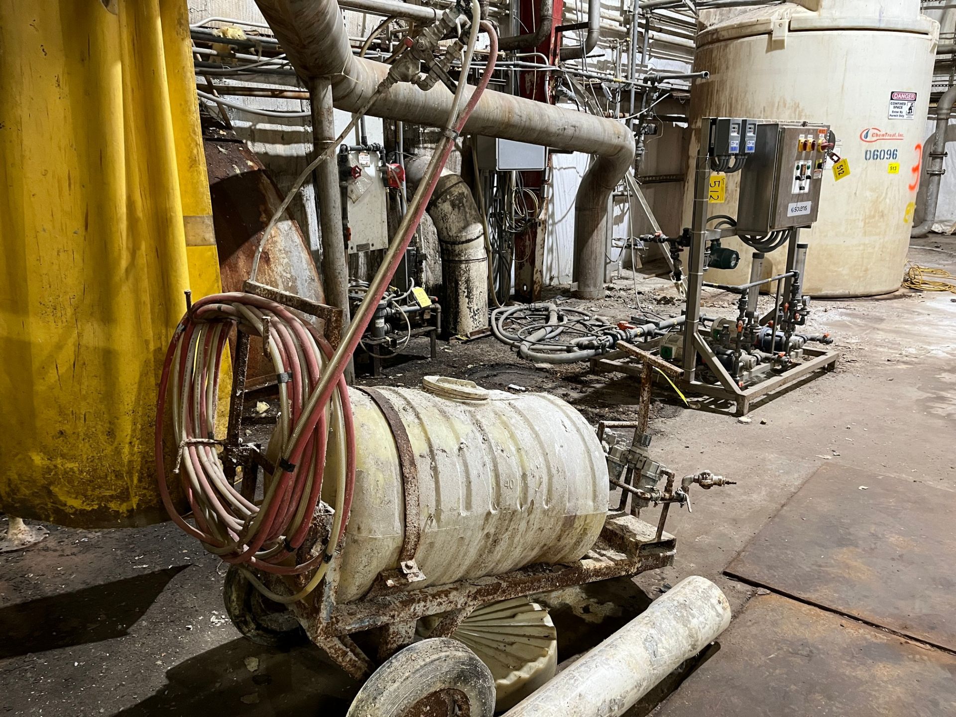 TANK CART W/ DUAL DIAPHRAGM PUMP AND HOSE W/ SPRAY GUN (PAPER MACHINE ROOM) - Image 2 of 2