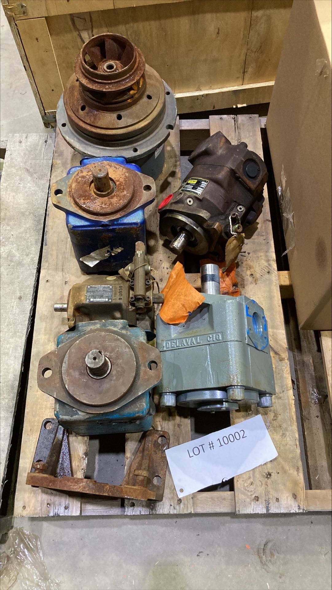 LOT OF ASST. HYDRAULIC MOTORS, ETC. (RE LOT 10002) (LOCATED IN KINGSEY FALLS, QC) - Image 2 of 4