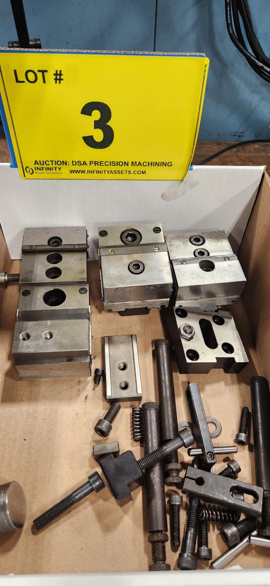 OML TIPO CIVI60 MACHINE VISE W/ EXTRA CHUCKS - Image 3 of 3