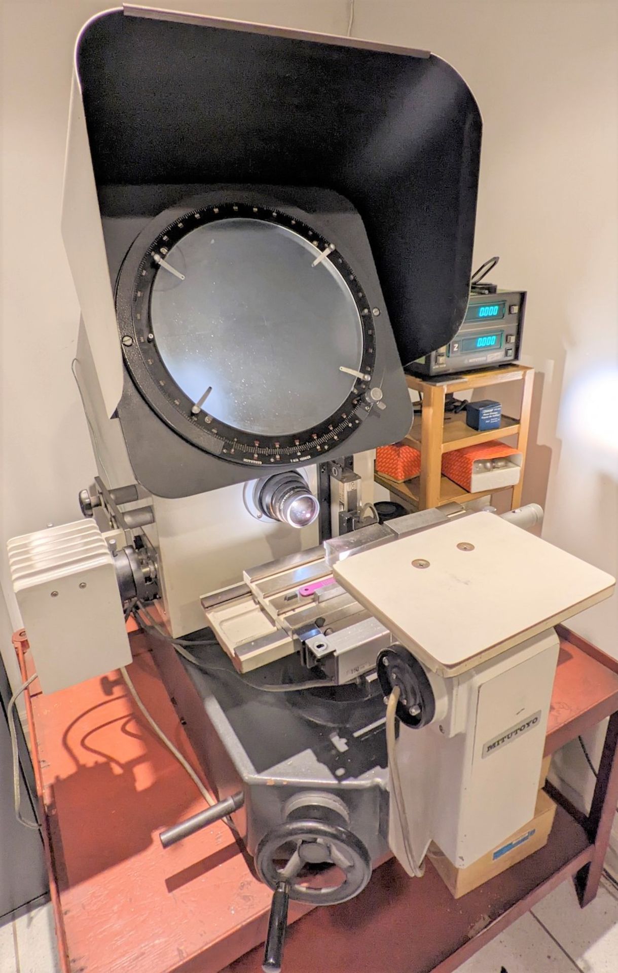 MITUTOYO PH-350 OPTICAL COMPARATOR, 2-AXIS DRO, S/N 10451 (RIGGING FEE $150)