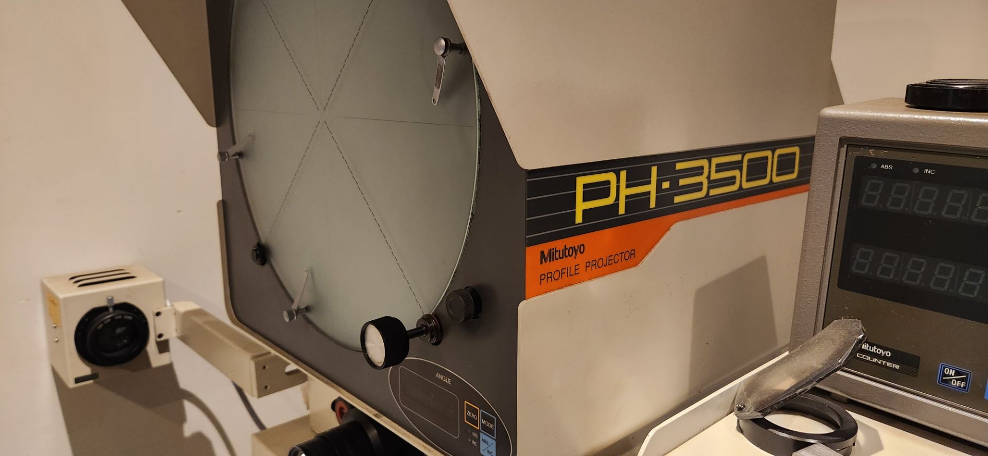 MITUTOYO PH-3500 OPTICAL COMPARATOR, 2-AXIS DRO, S/N 110111 (RIGGING FEE $150) - Image 5 of 7