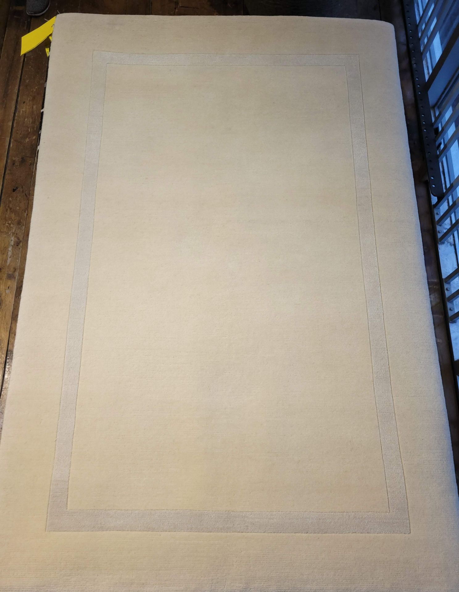 4' X 6' WOOL HAND KNOTTED IN NEPAL, MSRP $1,675.00 (LOCATED IN FRONT SHOW ROOM) INVENTORY CODE: