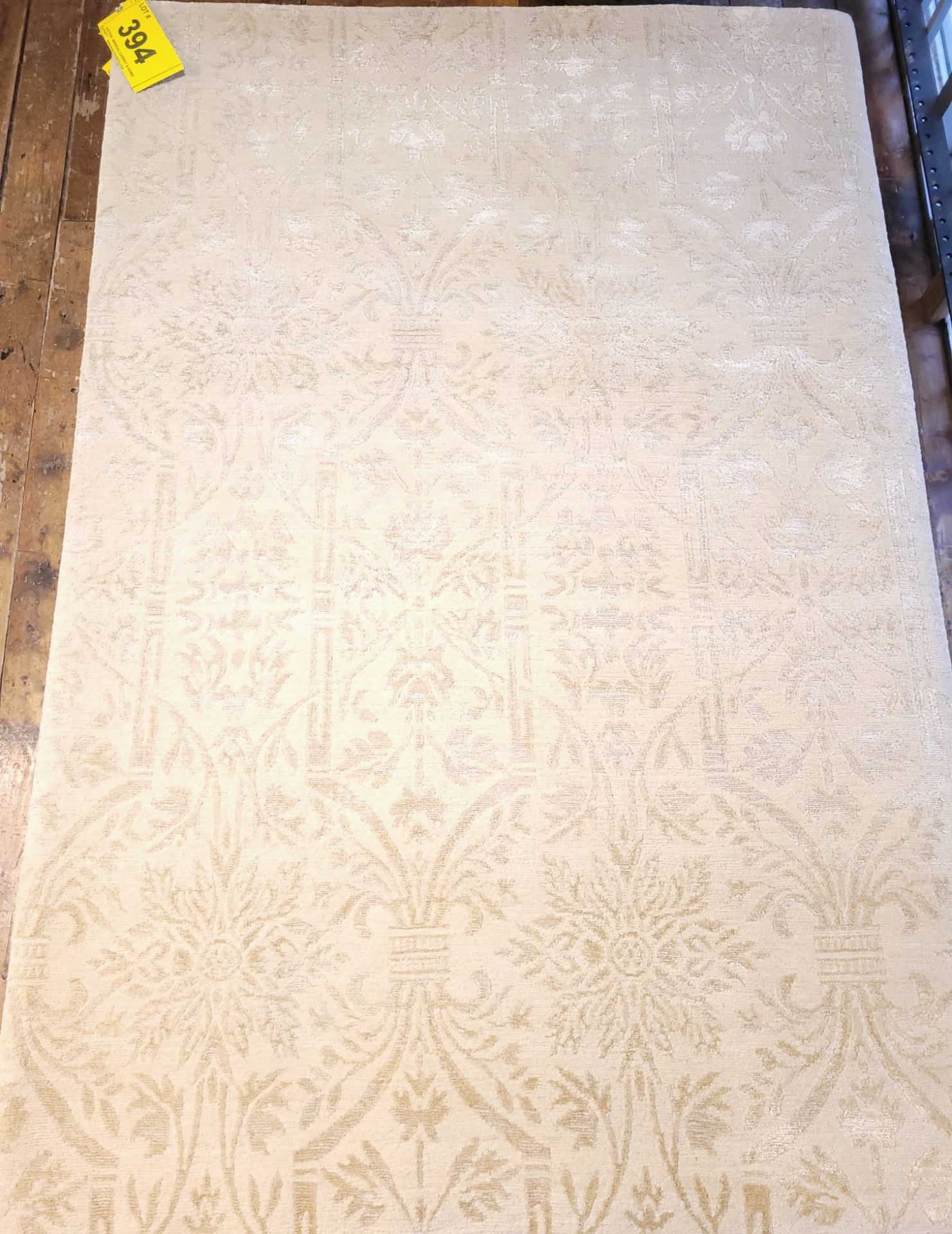 4' X 6' WOOL/SILK HAND KNOTTED IN NEPAL, MSRP $2,518.00 (LOCATED IN FRONT SHOW ROOM) INVENTORY CODE: