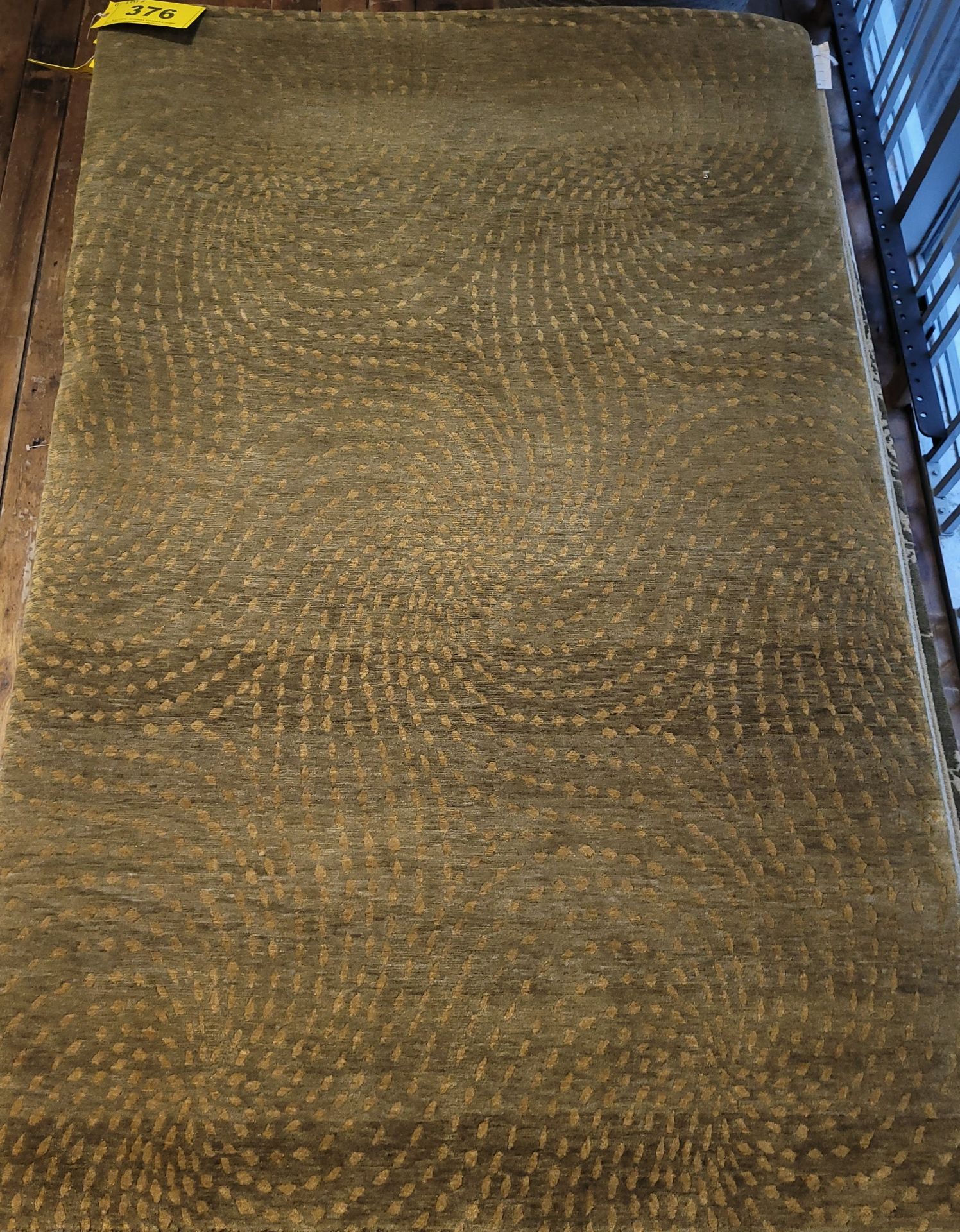 4' X 6' WOOL HAND KNOTTED IN NEPAL, MSRP $2,298.00 (LOCATED IN FRONT SHOW ROOM) INVENTORY CODE: