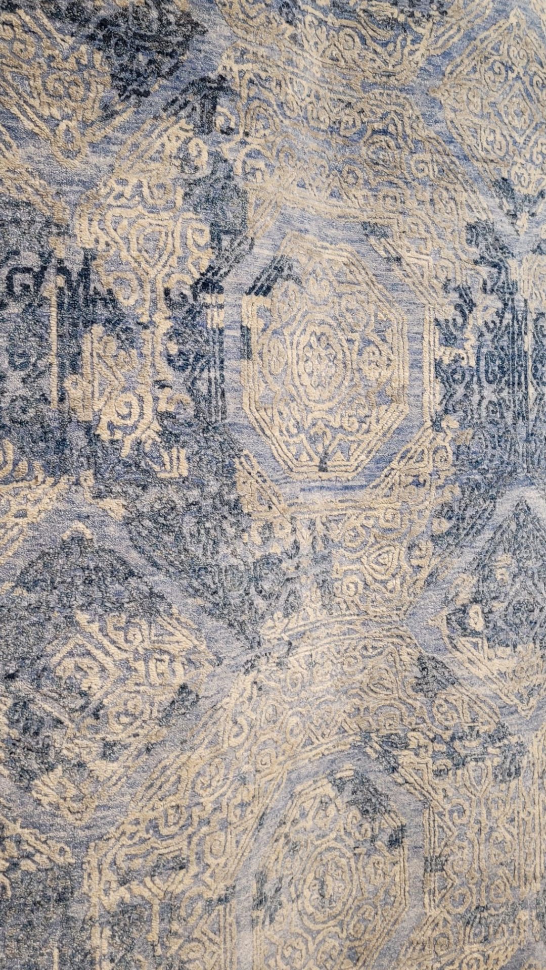 APPROX 8' x 10' - BLUE/SILVER - ART. SILK HAND KNOTTED IN INDIA - MSRP $5,997.00 (LOCATED IN GALLERY - Image 4 of 6