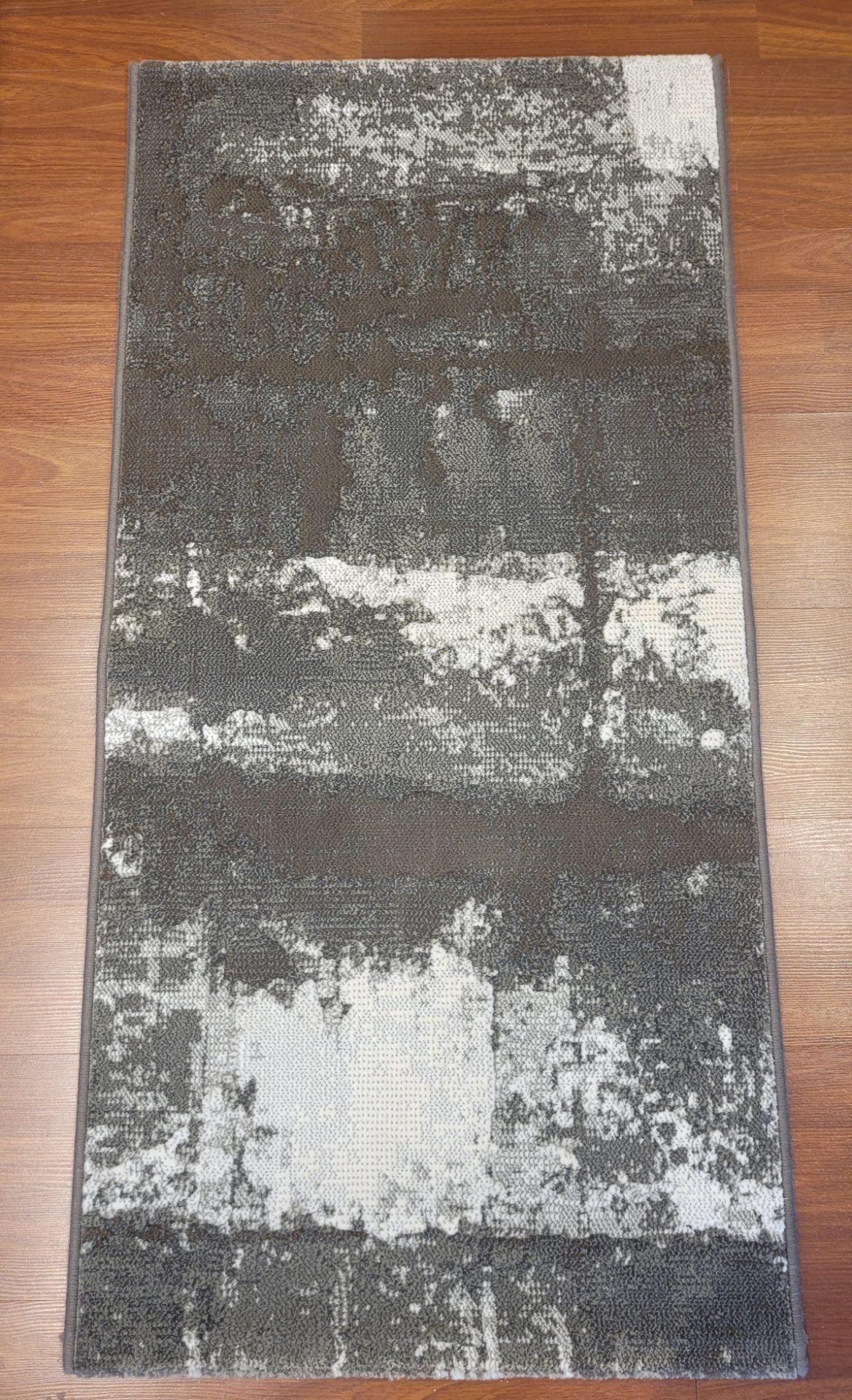 2' X 4' NAXOS MADE IN BELGIUM - MSRP $199.00 EA.(LOCATED IN WALL-TO-WALL) INVENTORY CODE: 12-37 900