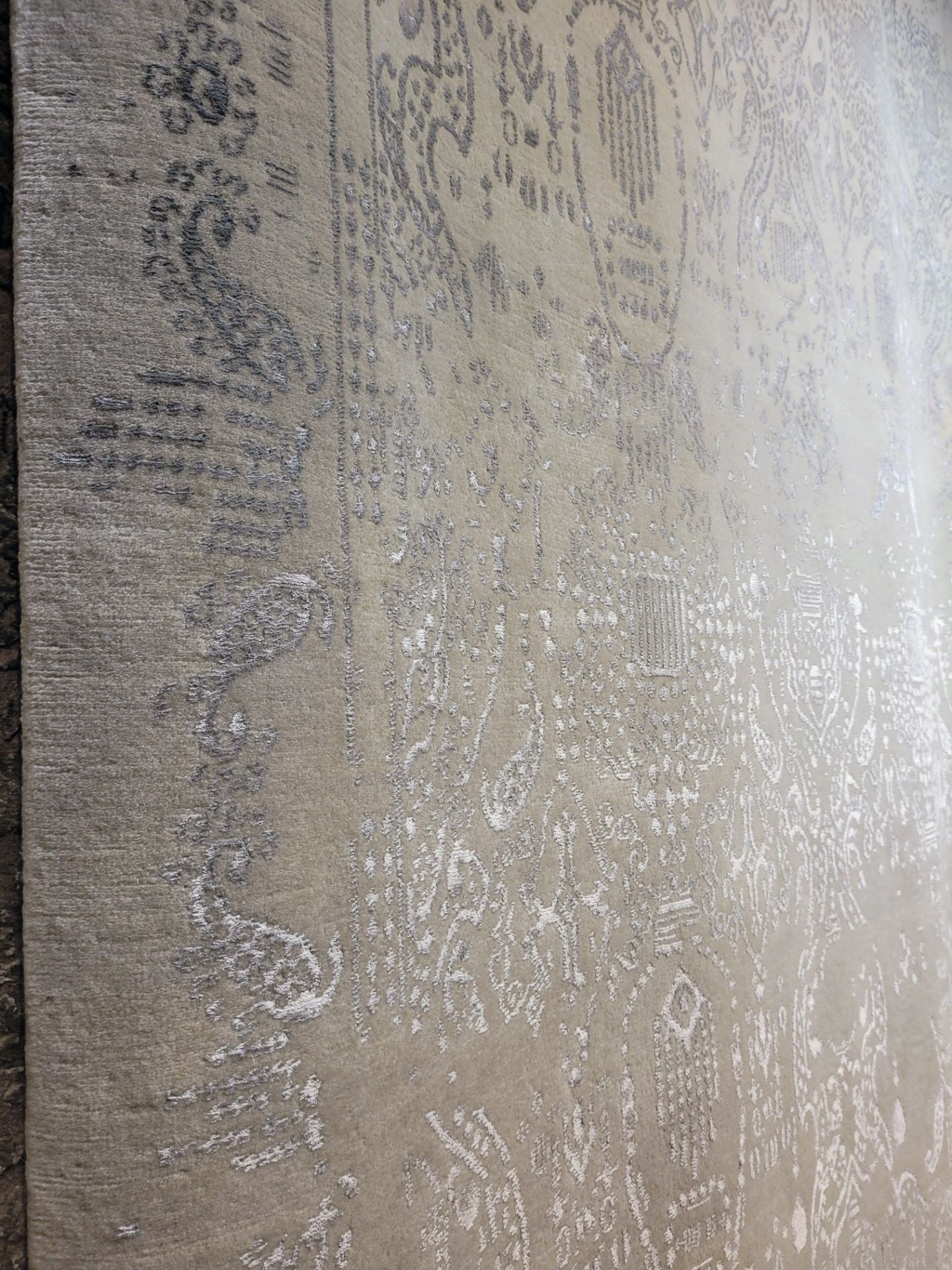 APPROX 7.11' x 9.11' - IVORY/GRAY - WOOL/VISCOSE HAND KNOTTED IN INDIA - MSRP $6,998.00 - (LOCATED - Image 3 of 4