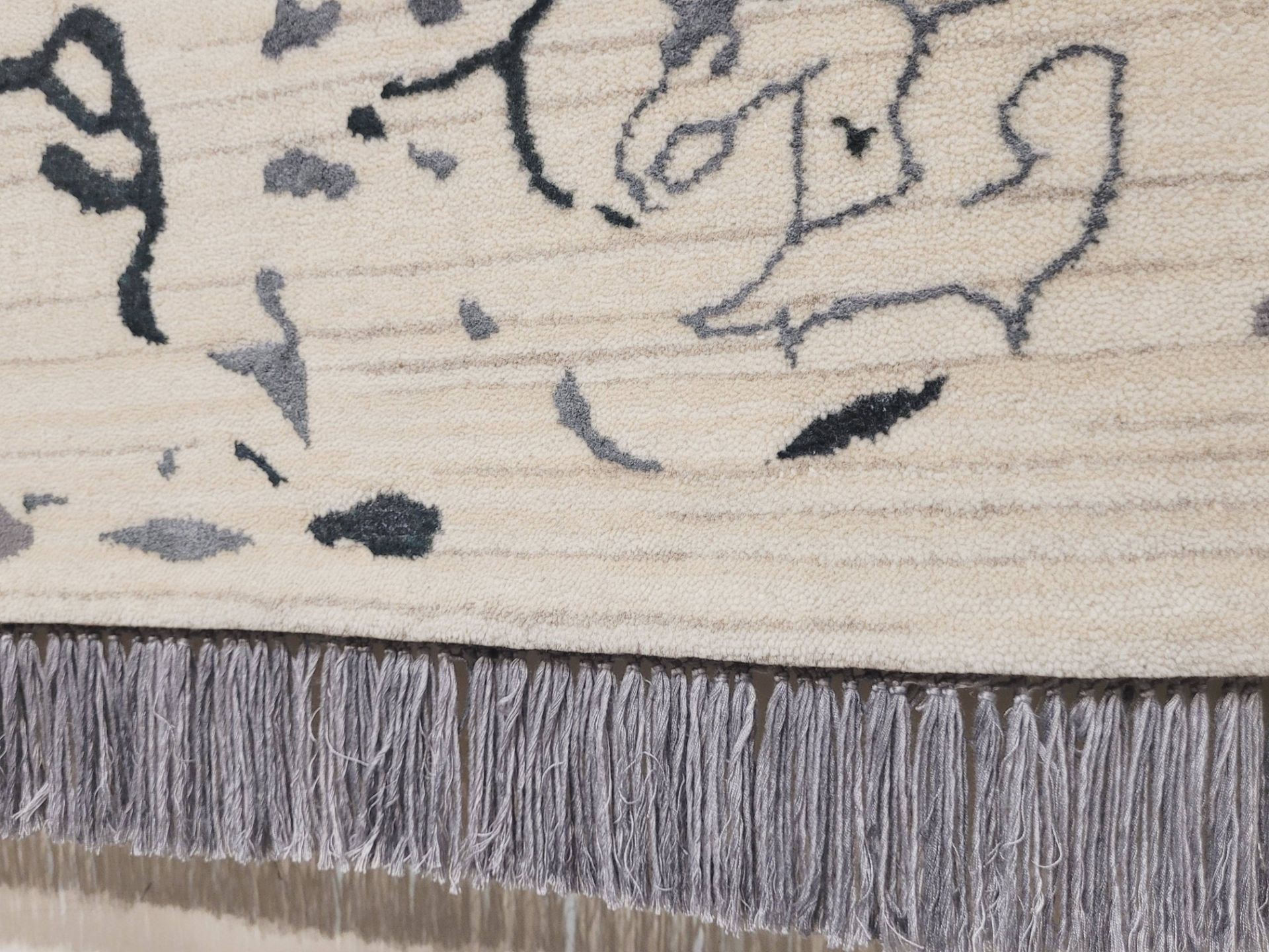 APPROX 8.1' x 9.8' - BEIGE/GRAY - WOOL HAND KNOTTED IN INDIA - MSRP $9,282.00 (LOCATED IN GALLERY - Image 2 of 5