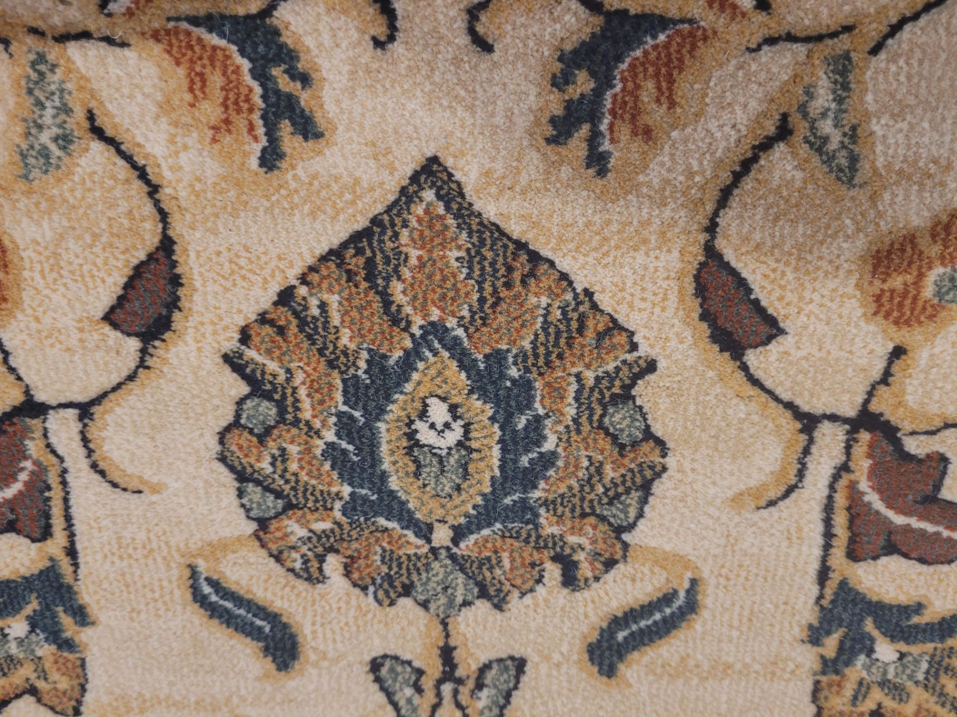 APPROX 70CM X 76CM VERSAILLES WOOL RUG - MSRP $118.00 EA. - INVENTORY CODE: 8931 - Image 2 of 3