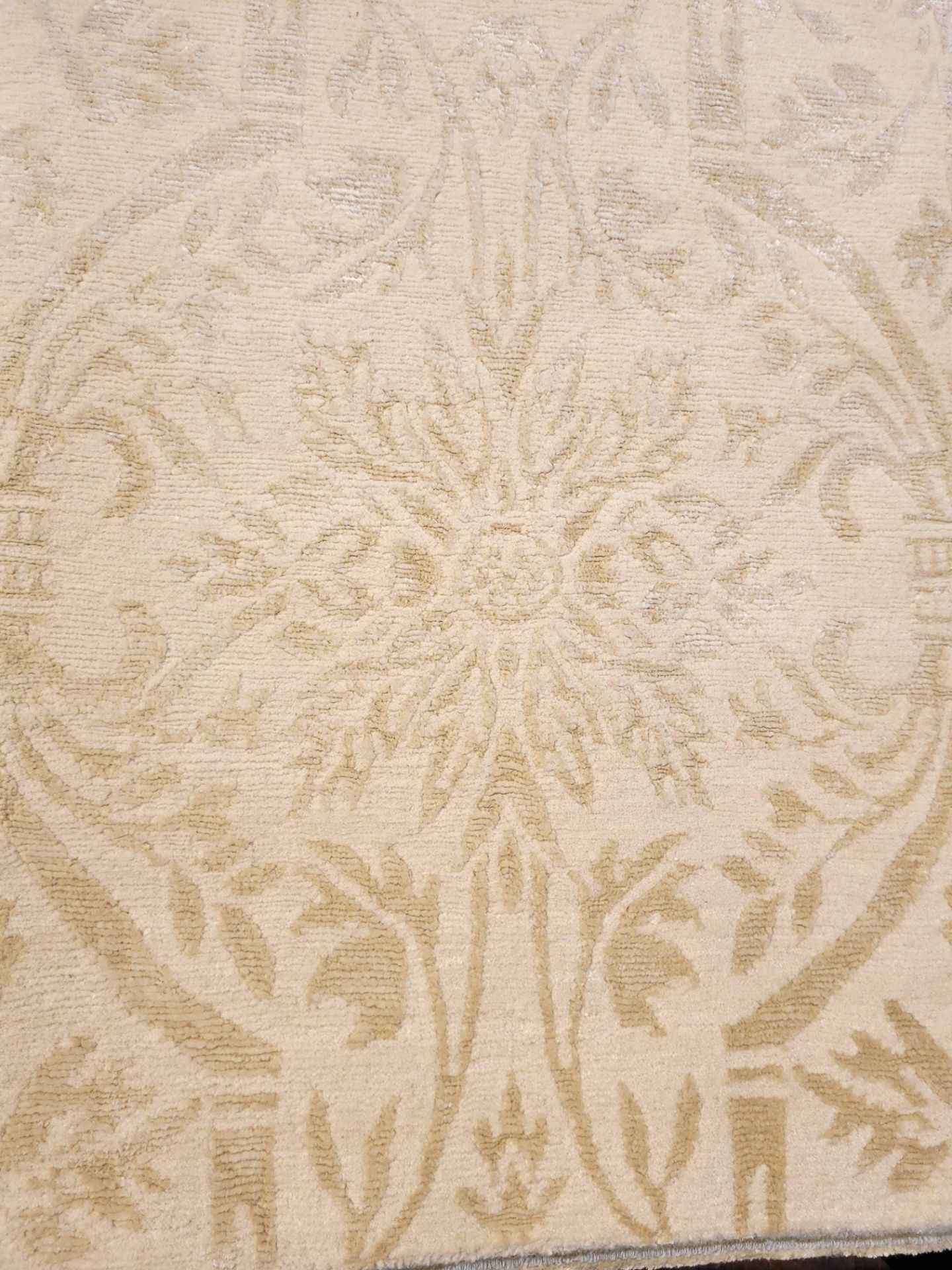 4' X 6' WOOL/SILK HAND KNOTTED IN NEPAL, MSRP $2,518.00 (LOCATED IN FRONT SHOW ROOM) INVENTORY CODE: - Image 2 of 4