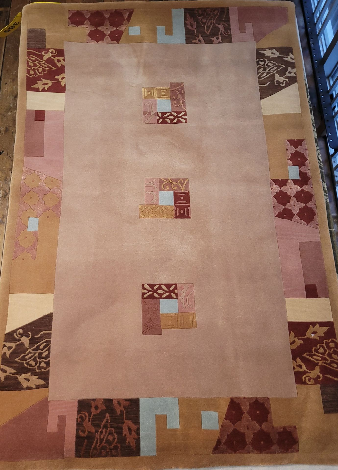 4' X 6' WOOL HAND KNOTTED IN CHINA, (LOCATED IN FRONT SHOW ROOM) INVENTORY CODE: 21015492PRES