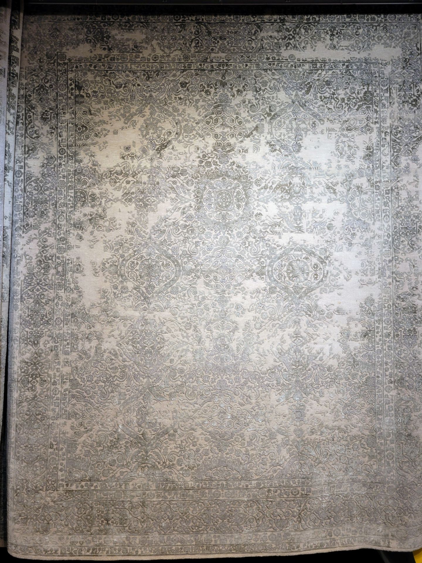 APPROX 8' x 10' - BEIGE/GRAY - WOOL/ART. SILK HAND KNOTTED IN INDIA - MSRP $10,658.00 (LOCATED IN