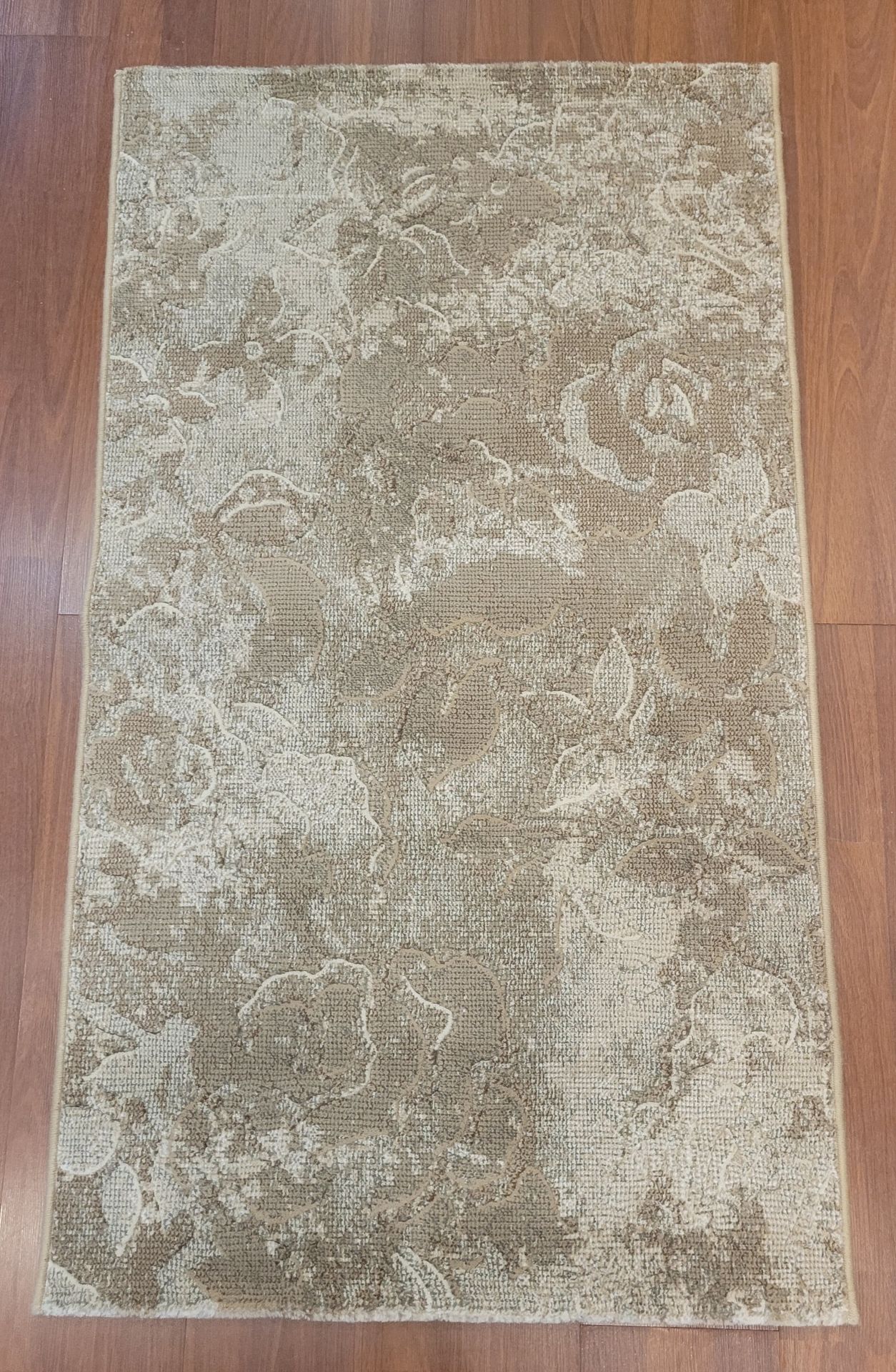 2'5" X 4'5" NAXOS MADE IN BELGIUM - MSRP $267.00 EA. (LOCATED IN WALL-TO-WALL) INVENTORY CODE: 12-22