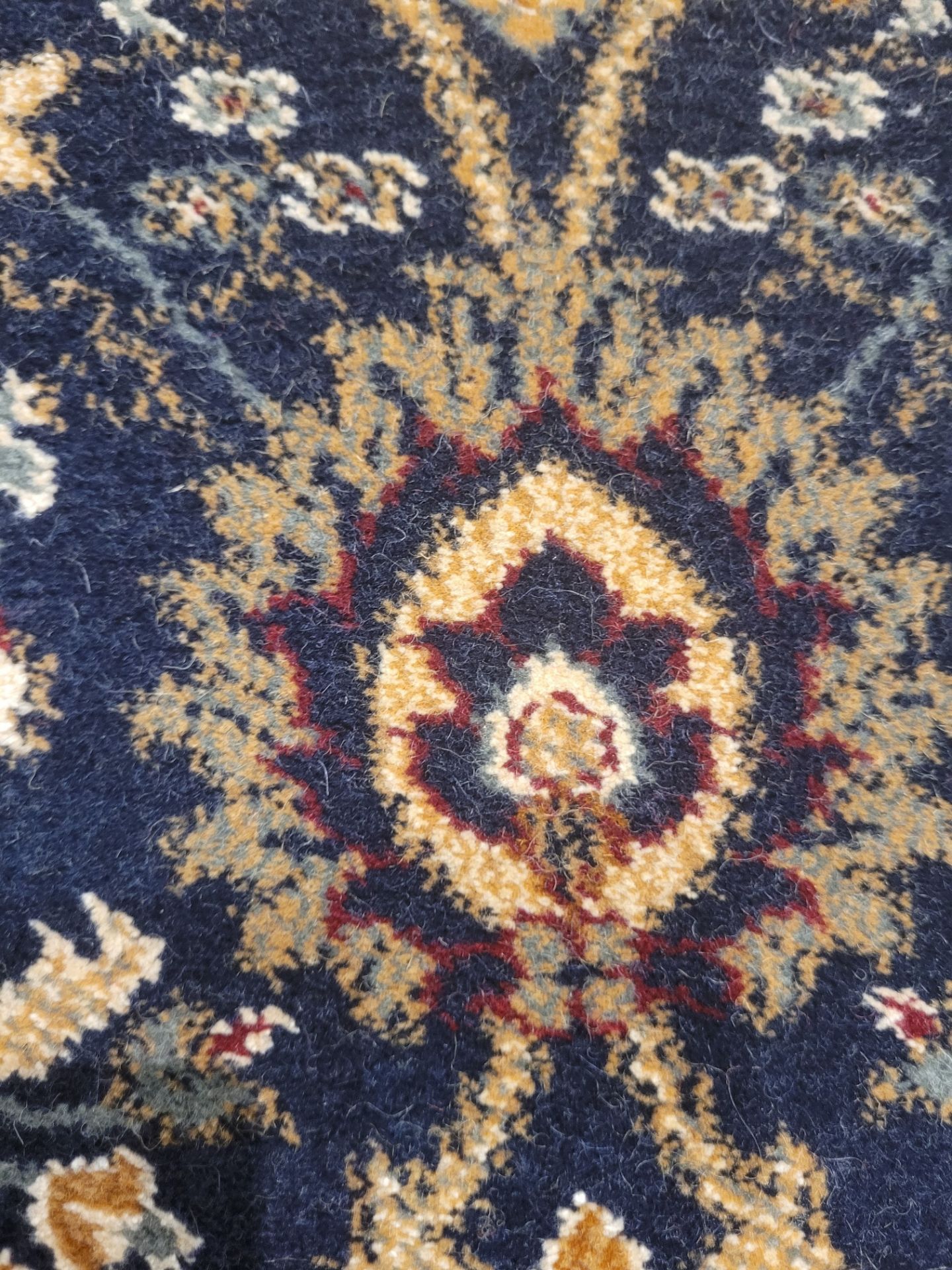 APPROX 70CM X 76CM VERSAILLES WOOL RUG - MSRP $118.00 EA. - INVENTORY CODE 9085 - Image 3 of 4