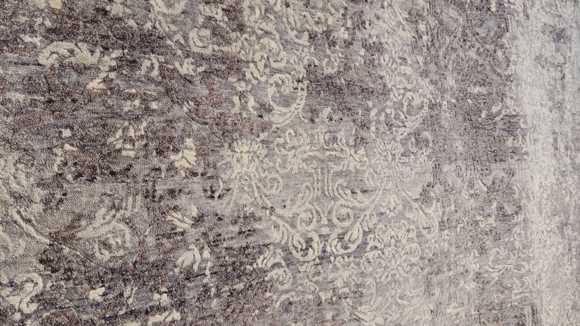 APPROX 8' x 10' - GRAY/SILVER - ART. SILK HAND KNOTTED IN INDIA - MSRP $5,997.00 (LOCATED IN GALLERY - Image 4 of 5