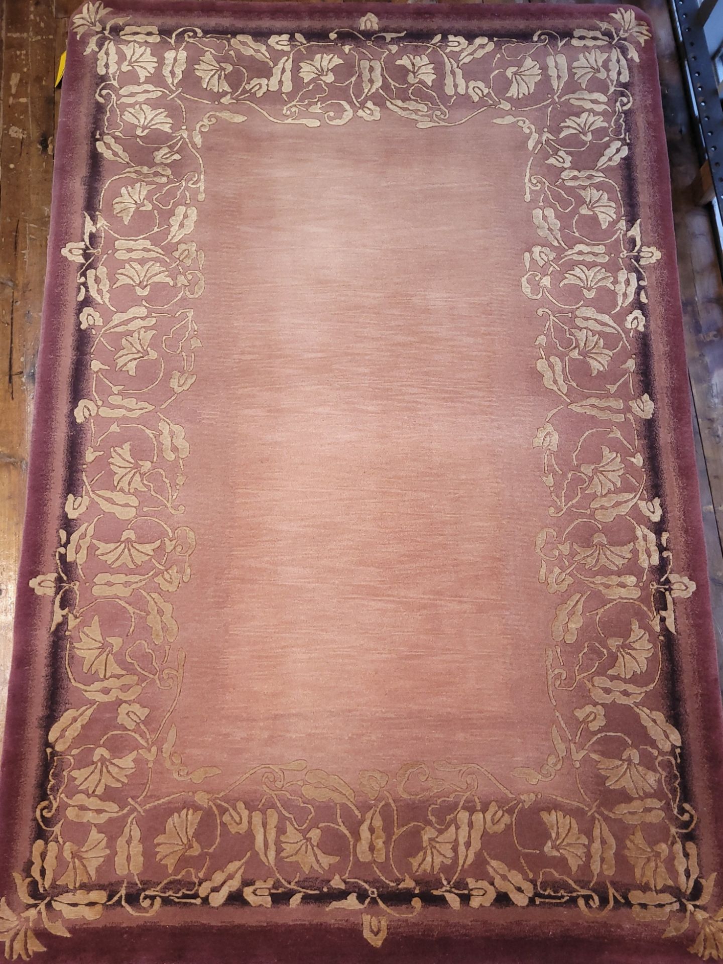 4' X 6' WOOL/SILK HAND KNOTTED IN CHINA, MSRP $2,798.00 (LOCATED IN FRONT SHOW ROOM) INVENTORY CODE: