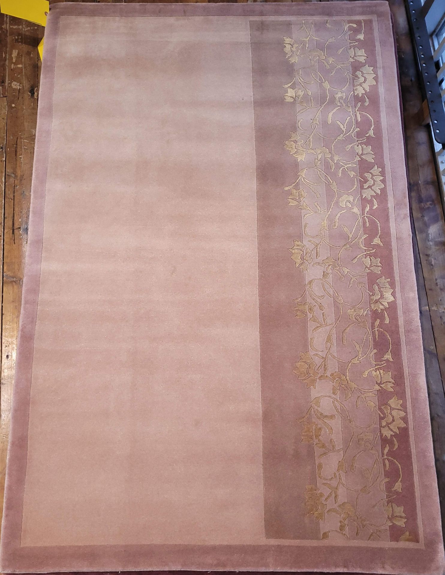 4' X 6' WOOL/SILK HAND KNOTTED IN CHINA, MSRP $2,798.00 (LOCATED IN FRONT SHOW ROOM) INVENTORY CODE: