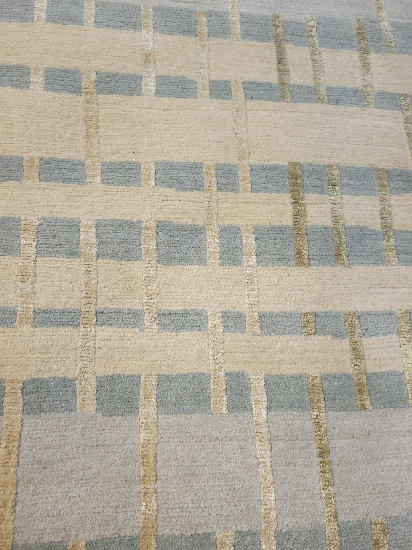 4' X 6' WOOL HAND KNOTTED IN NEPAL, MSRP $2,398.00 (LOCATED IN FRONT SHOW ROOM) INVENTORY CODE: - Image 2 of 3