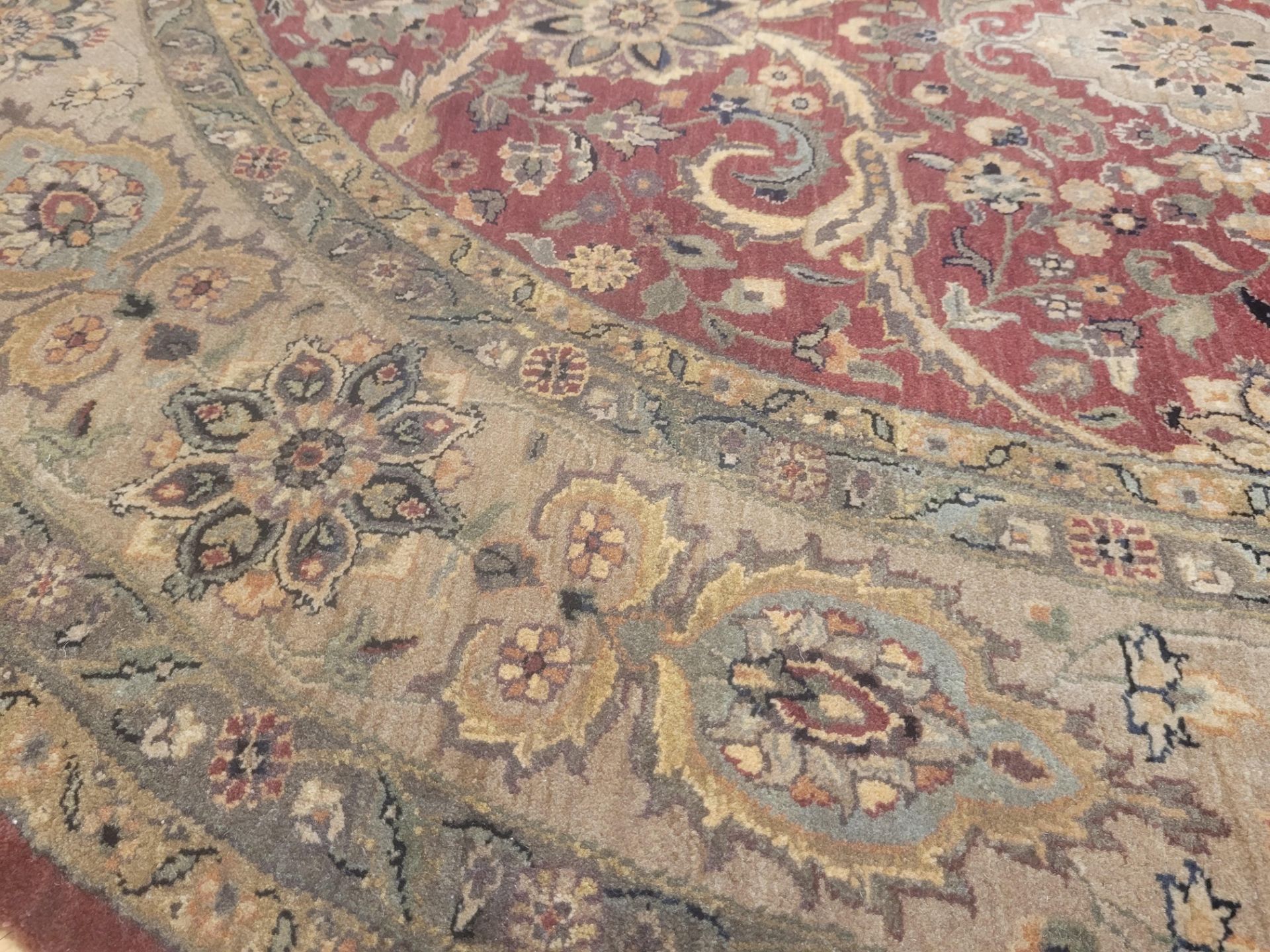 8' ROUND - 100% WOOL HAND KNOTTED IN INDIA - MSRP $7,198.00 (LOCATED IN GALLERY FIVE) INVENTORY - Image 2 of 4